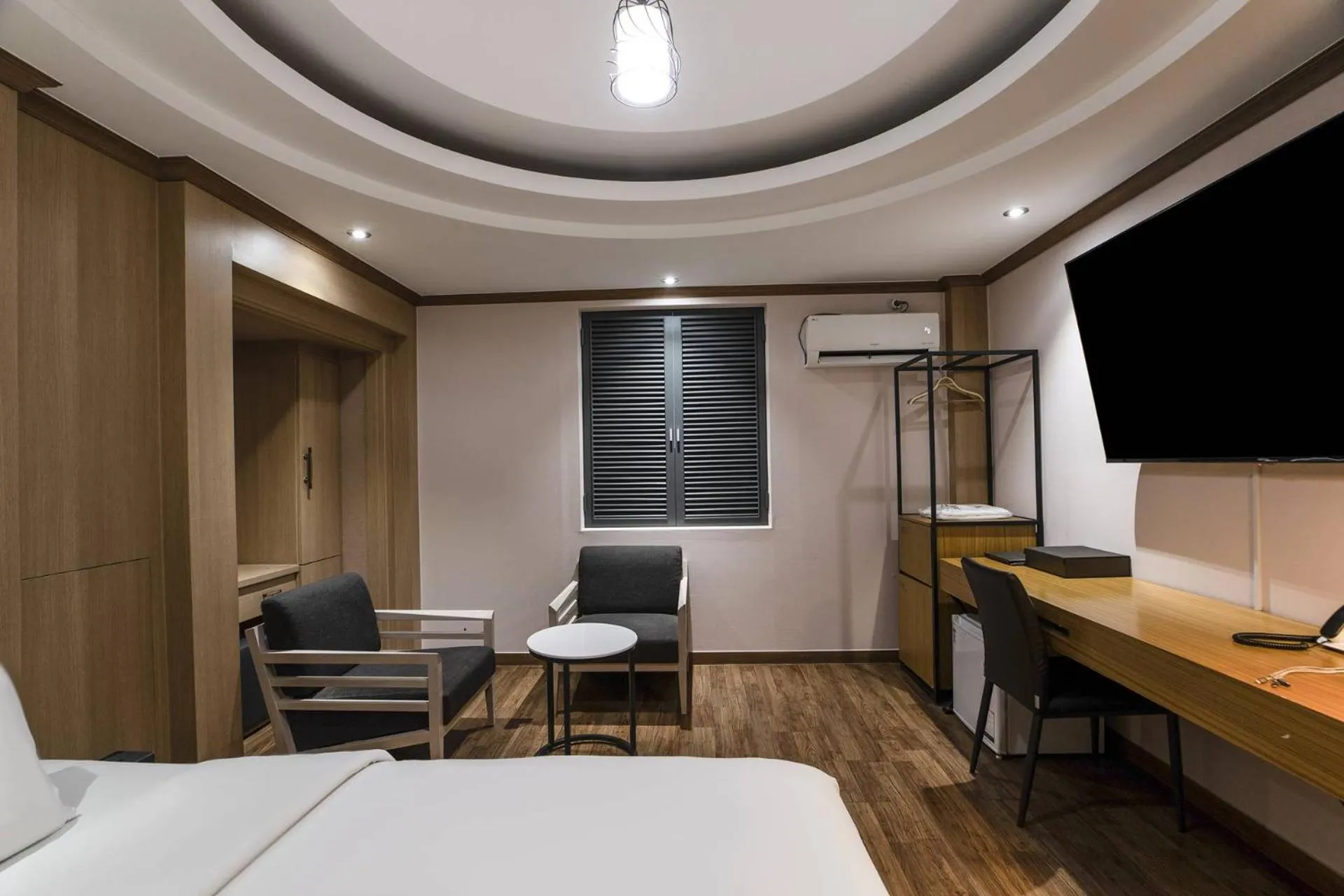 TV/Entertainment Center in Central Plaza Hotel