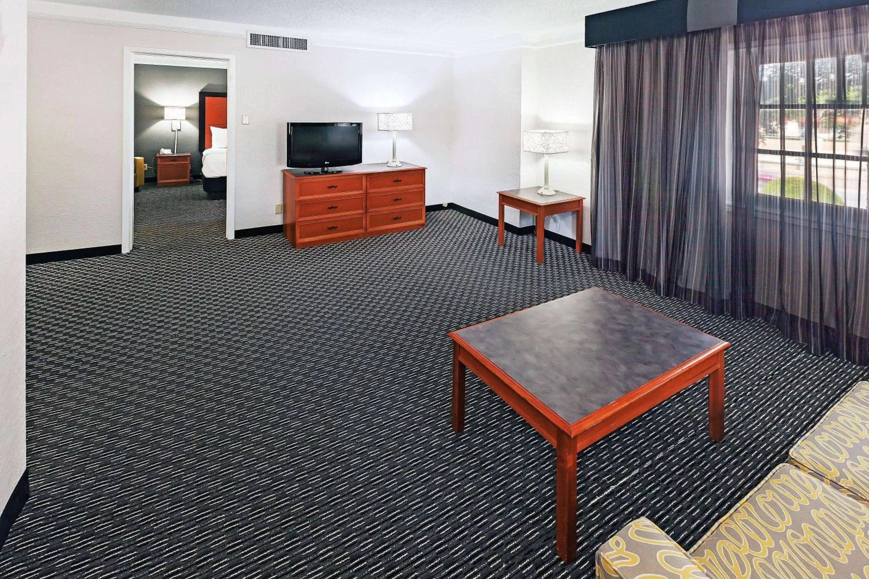 Photo of the whole room in La Quinta Inn by Wyndham Dallas Uptown