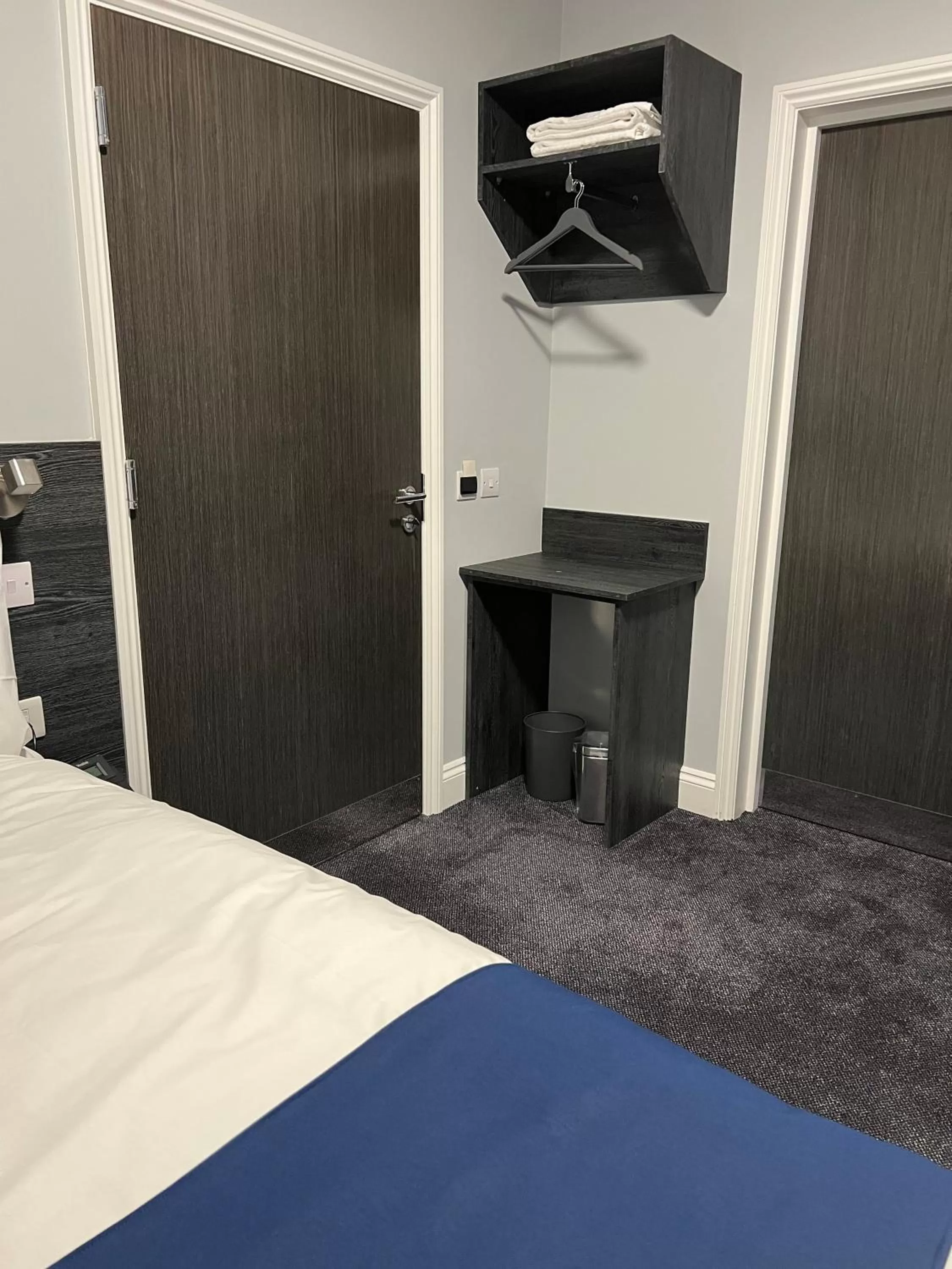 Bedroom, Bed in Blue Sapphire Hotel