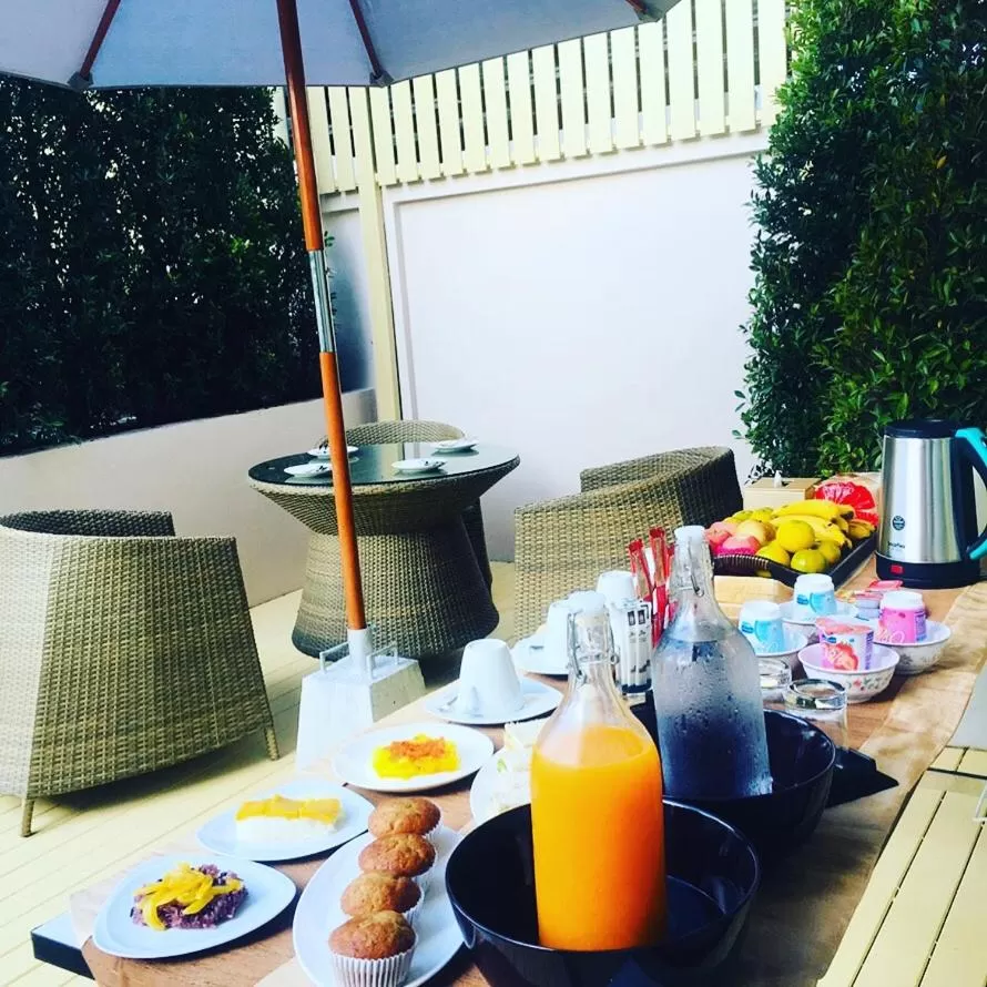 Patio in La La Moon Krabi Poshtel'n' Pool