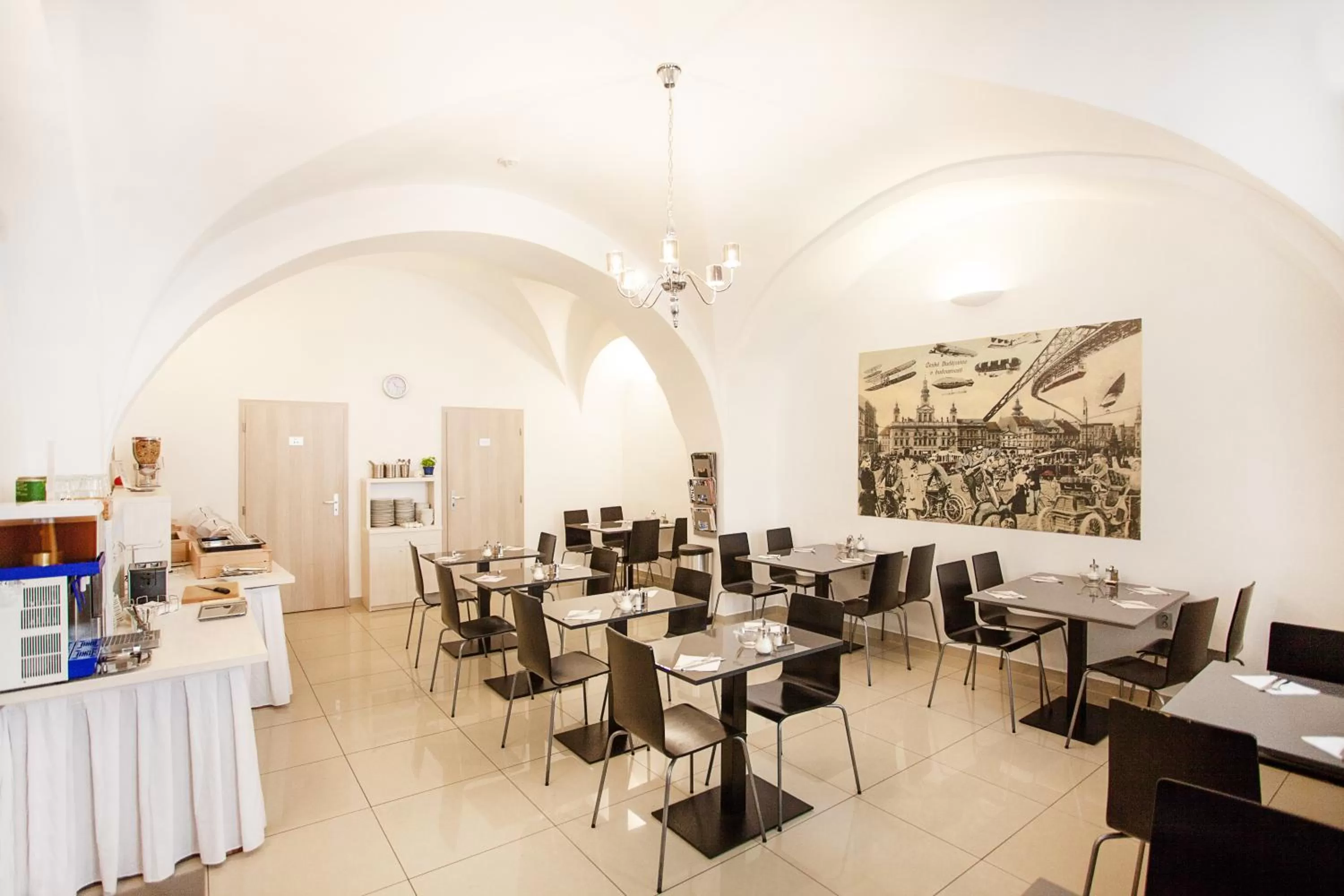 Restaurant/Places to Eat in Hotel U Tří hrušek suites & apartments