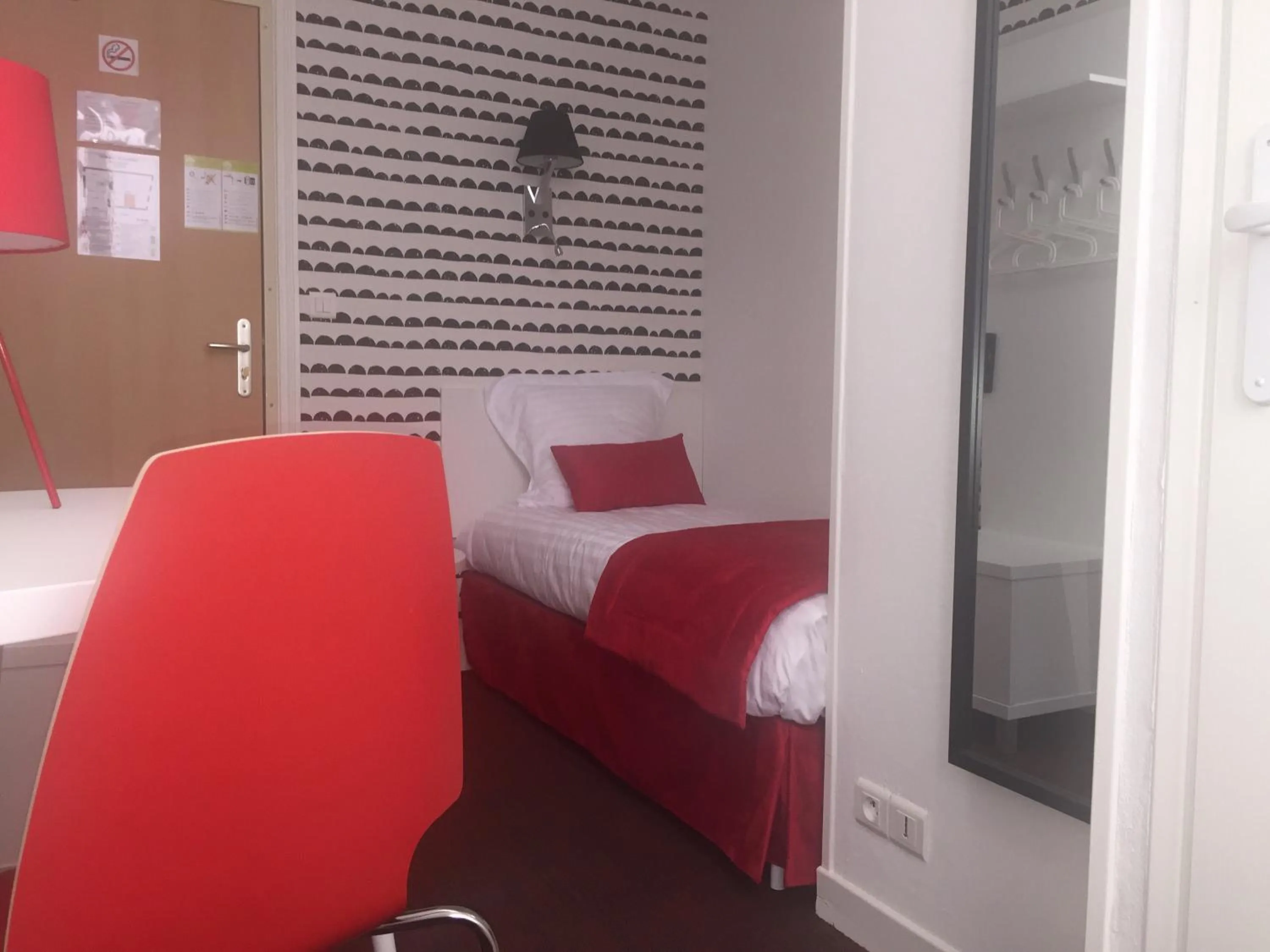 Photo of the whole room, Bed in Hôtel Concorde