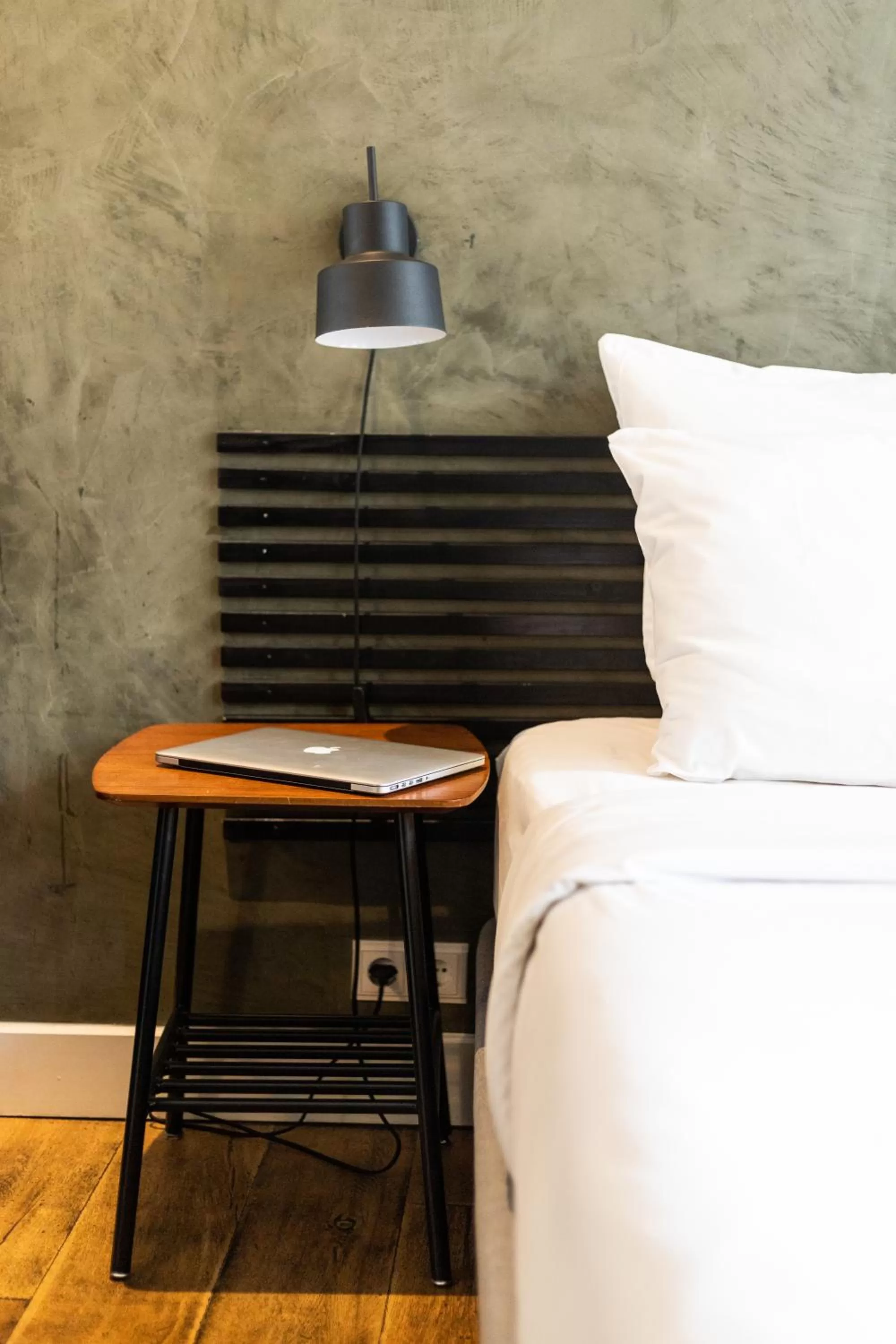 Bed, Seating Area in Weber Hotel 397