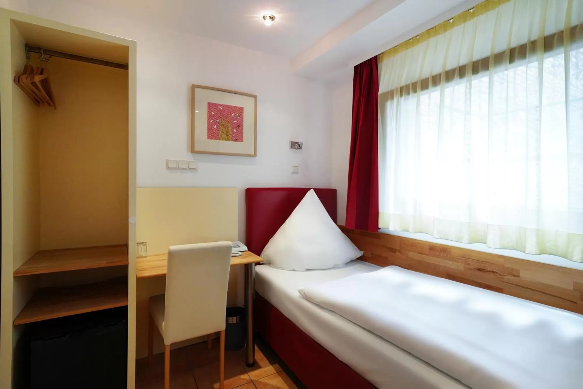 Photo of the whole room, Bed in Hotel im Kupferkessel