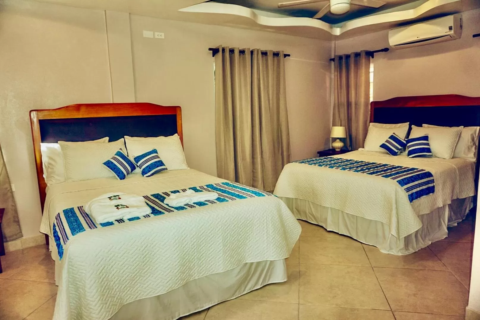 Photo of the whole room, Bed in La Isla Resort