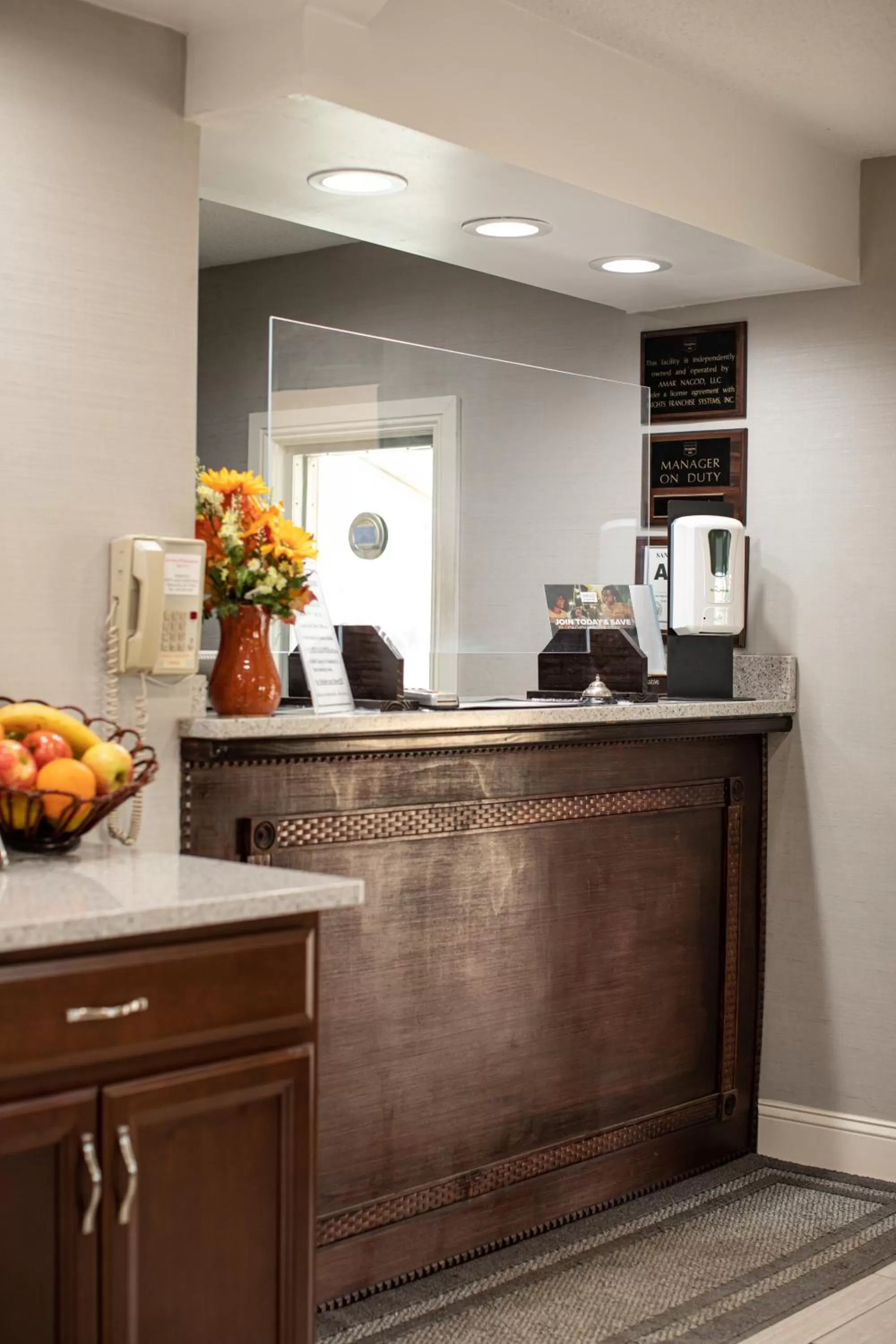 Lobby or reception in Knights Inn Mount Airy