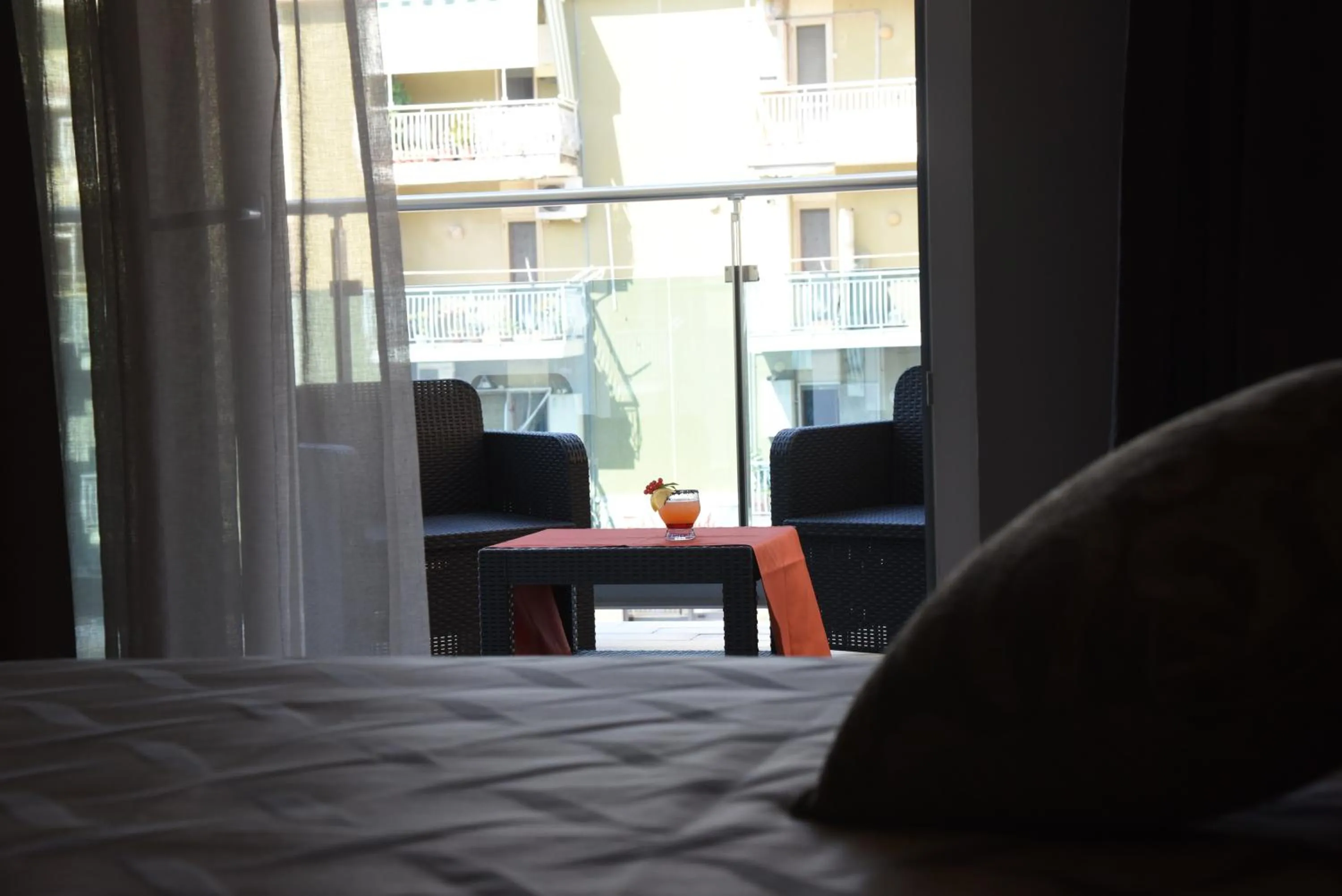 Balcony/Terrace, Bed in Hotel Niagara