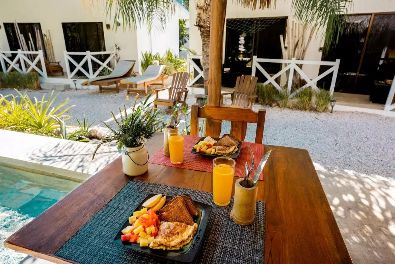Swimming Pool in Antema Lodge Secteur Tamarindo, piscine, yoga, gym, jungle et paix