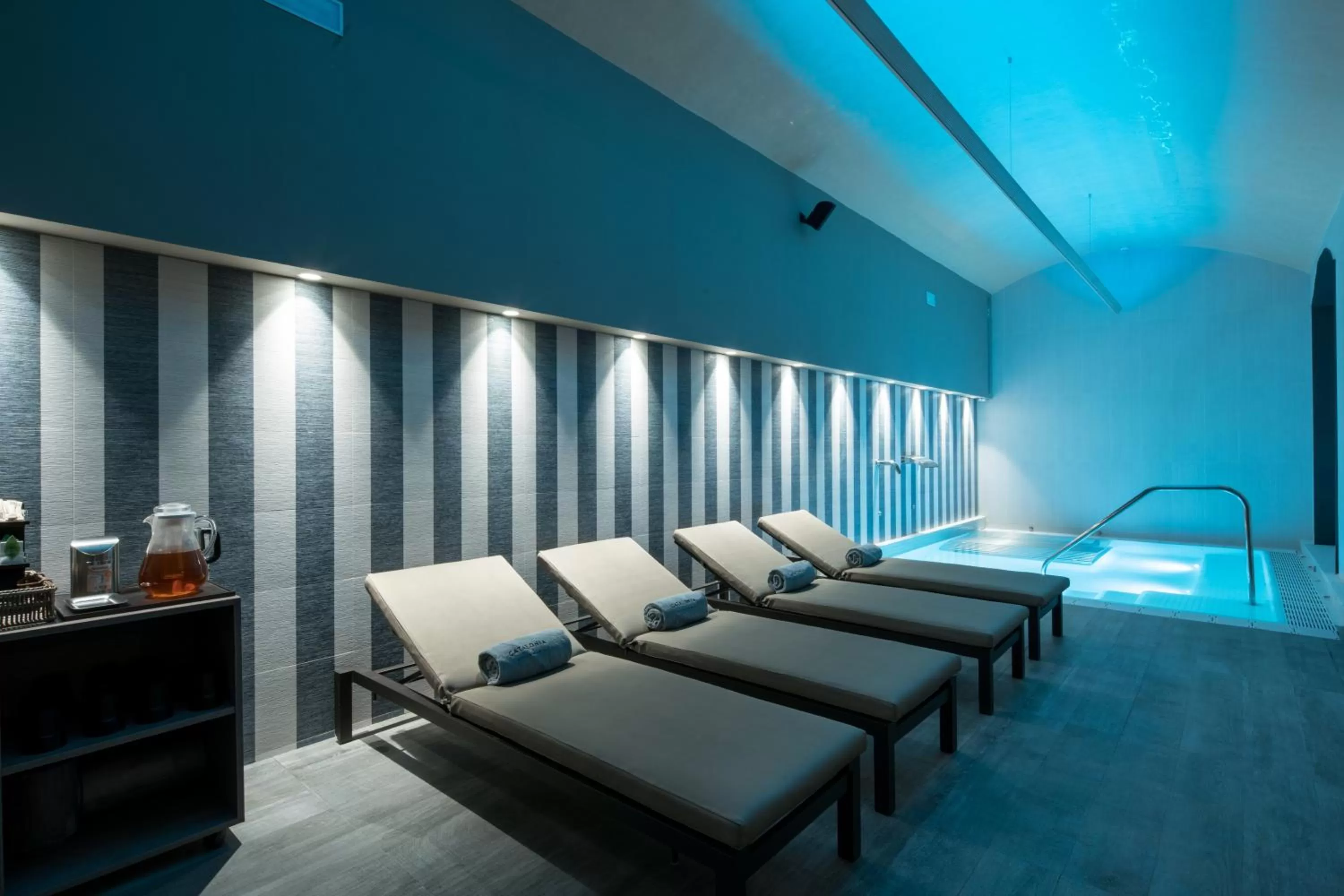 Hot Spring Bath in Catalonia Plaza Catalunya