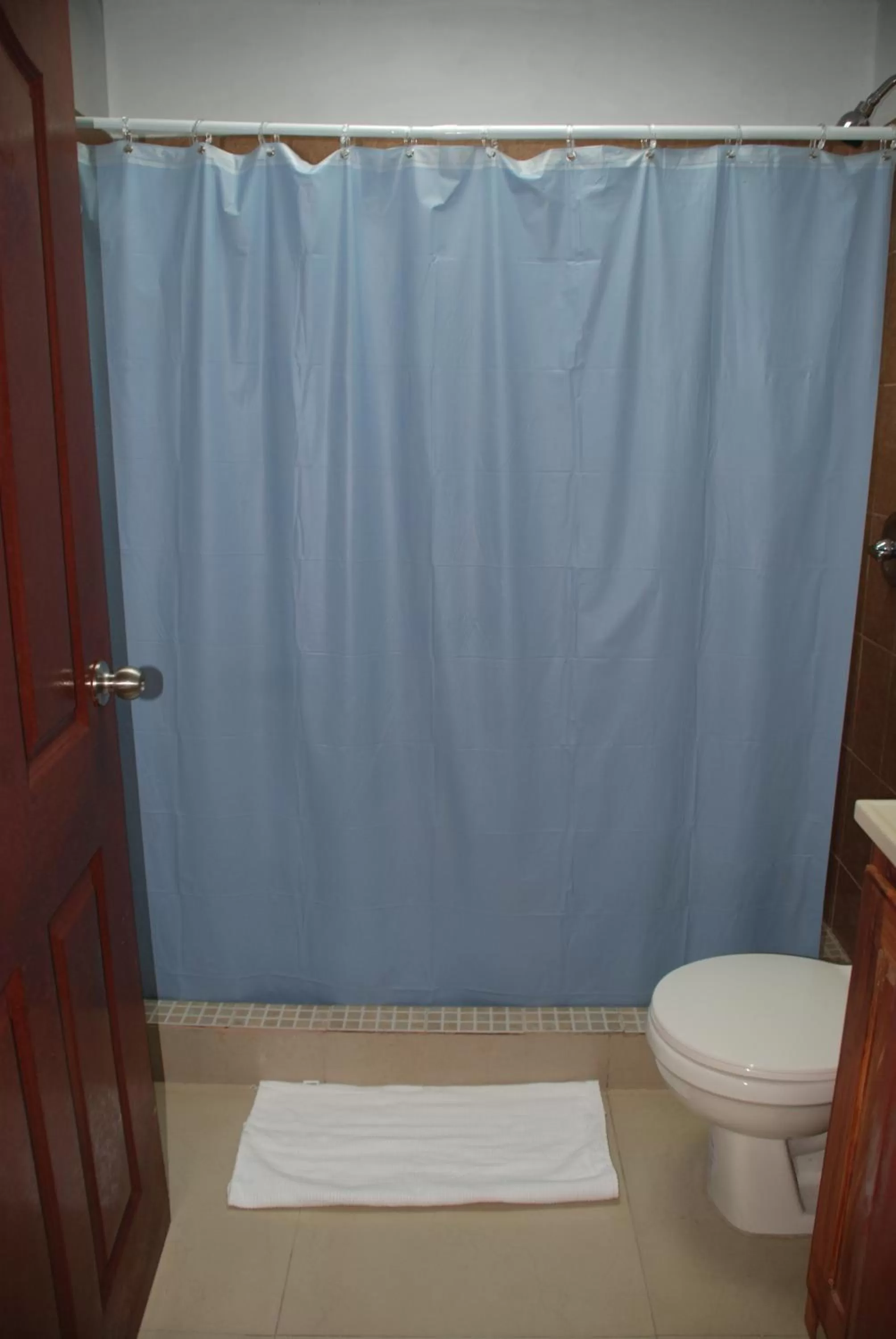 Bathroom in Hotel Coastalbay 2 & Golf Cart Rental