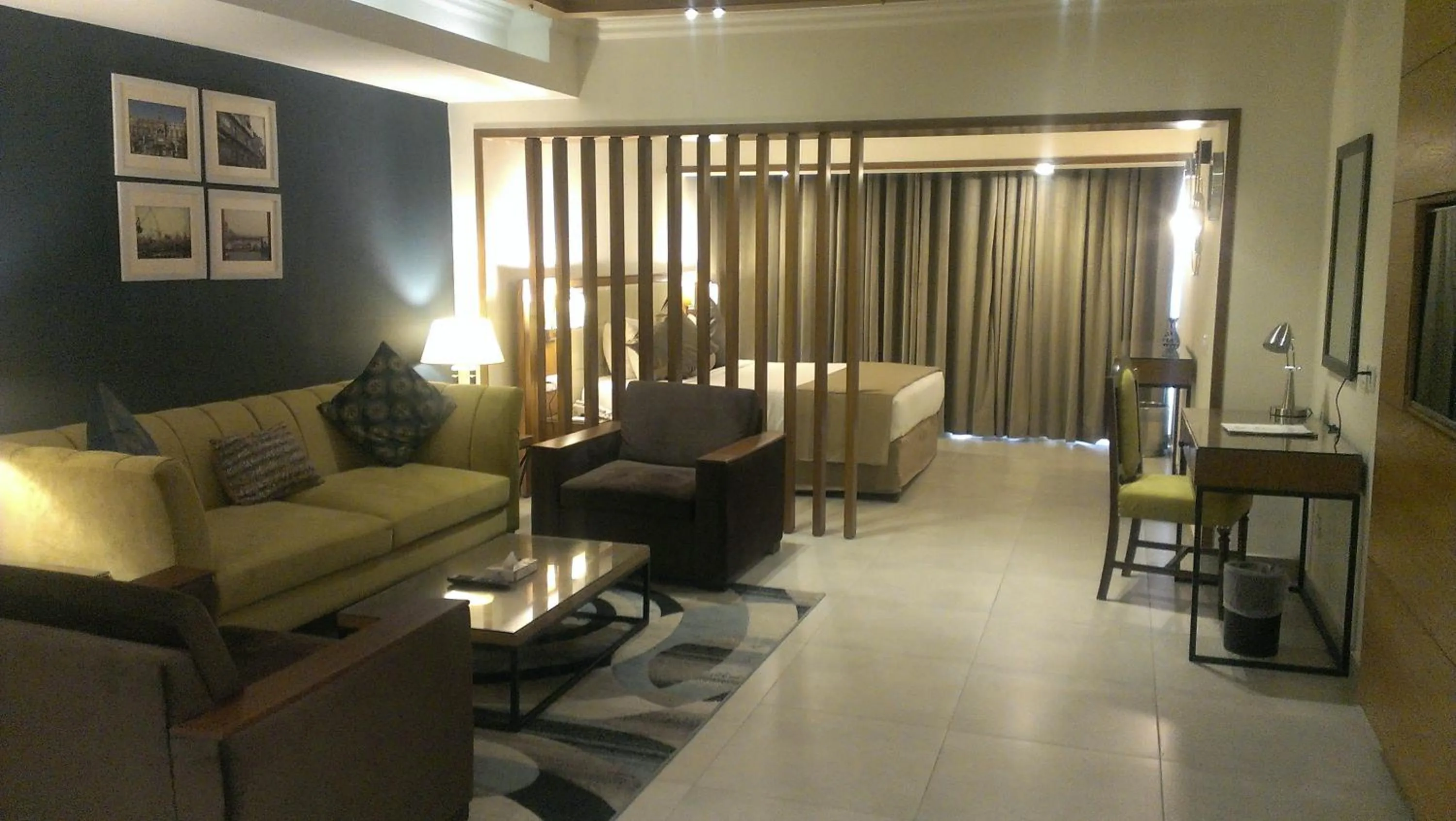 Regent Plaza Hotel & Convention Center