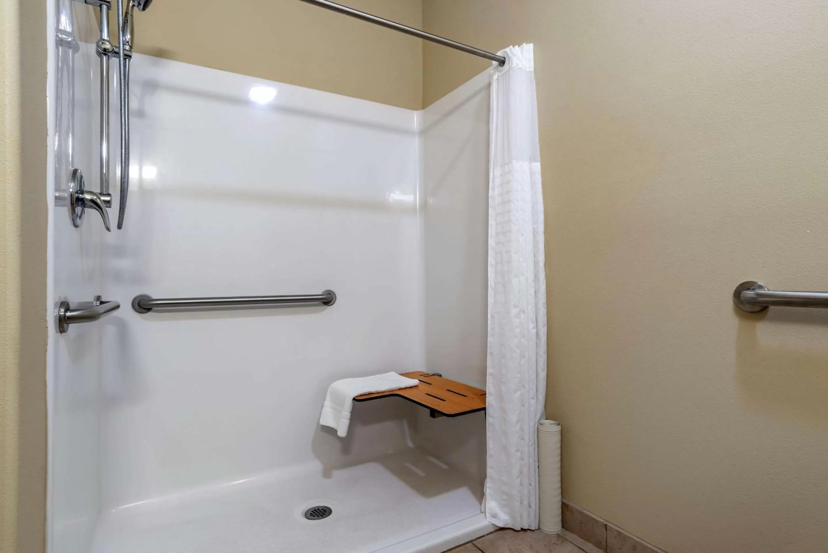 Photo of the whole room in Comfort Inn & Suites Scott-West Lafayette