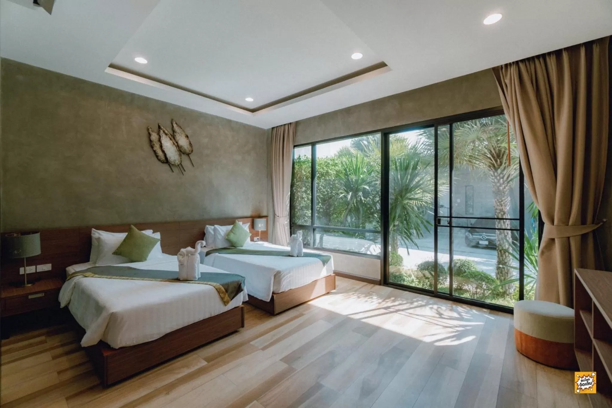 Photo of the whole room, Bed in Blue River Resort