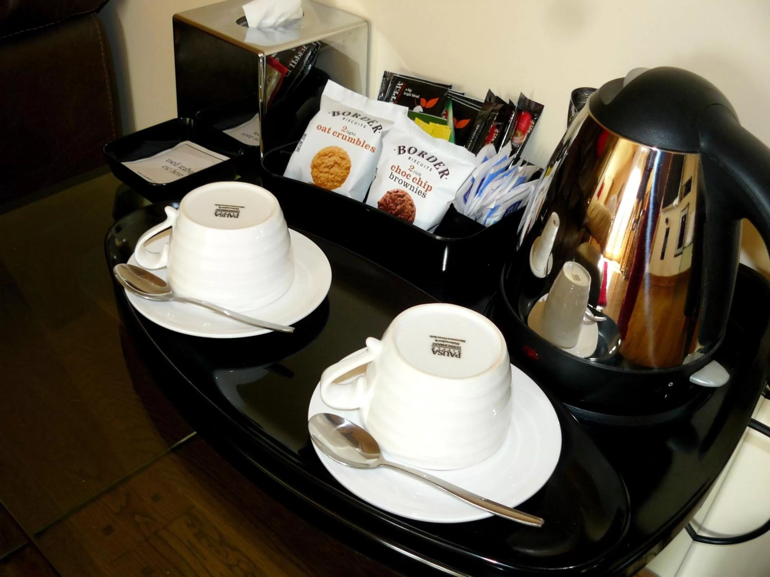 Coffee/tea facilities in Riverside Escape