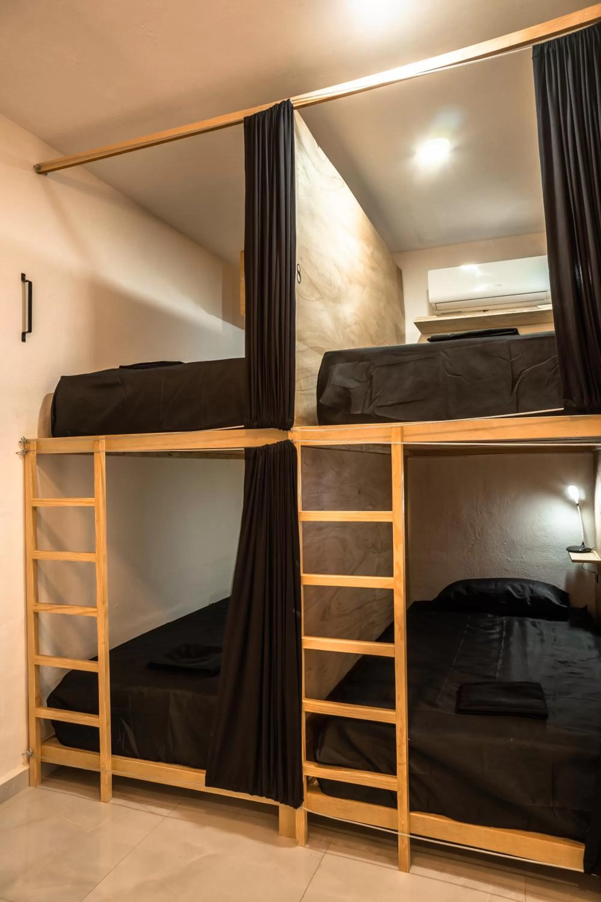 Bunk Bed in Maui hostel playa del carmen