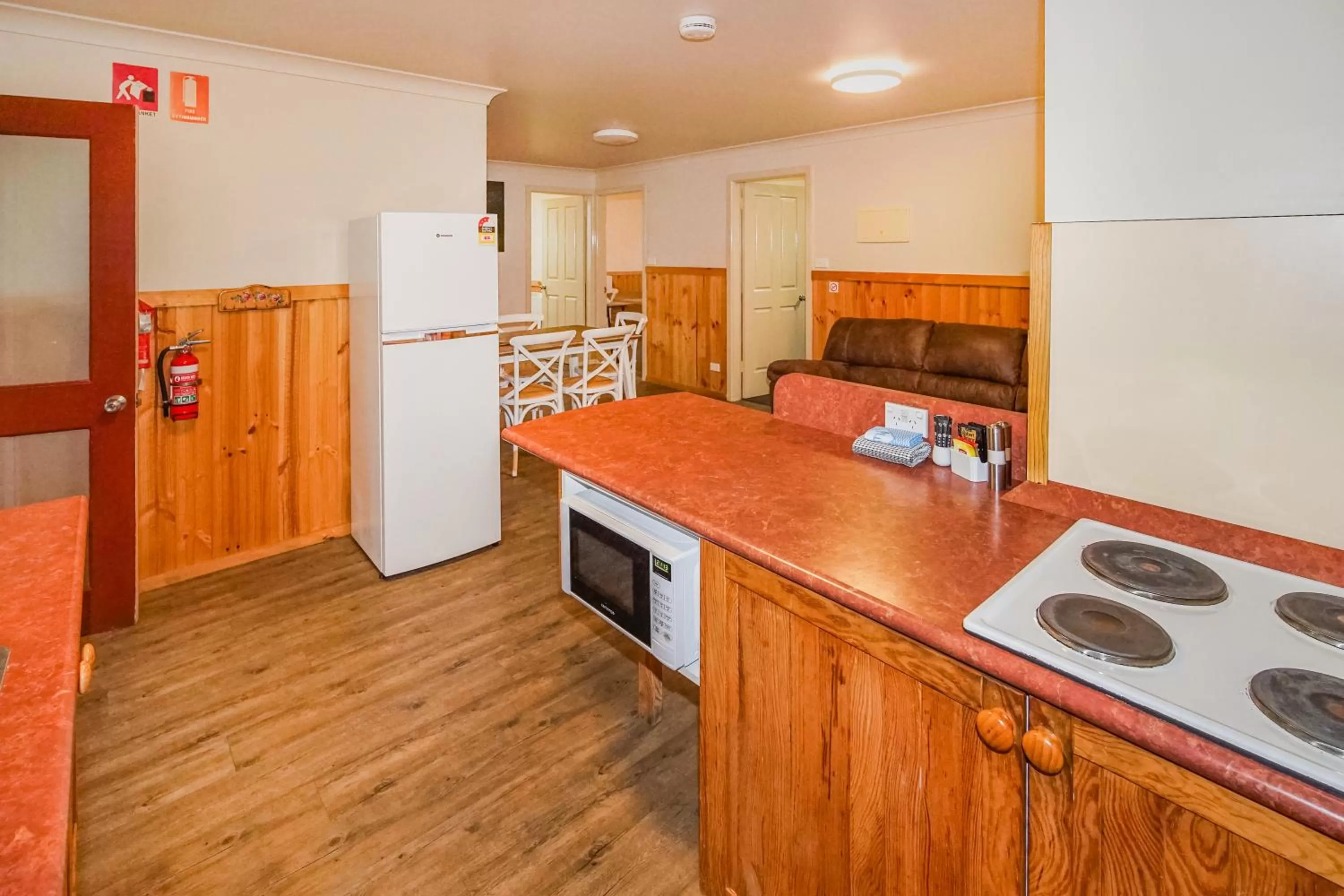 kitchen in Black Gold Motel