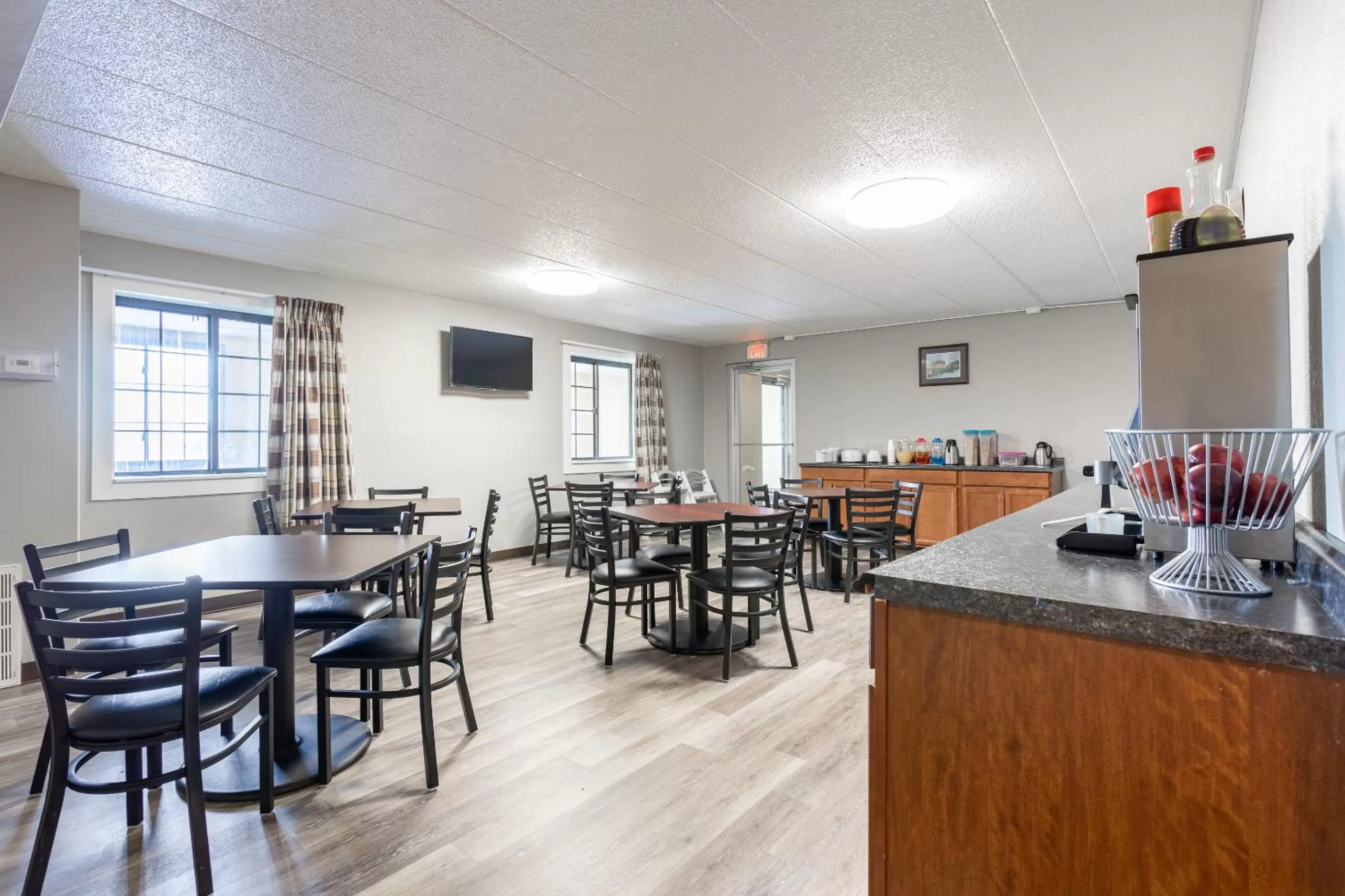 Restaurant/places to eat in FairBridge Inn Express Monroe City