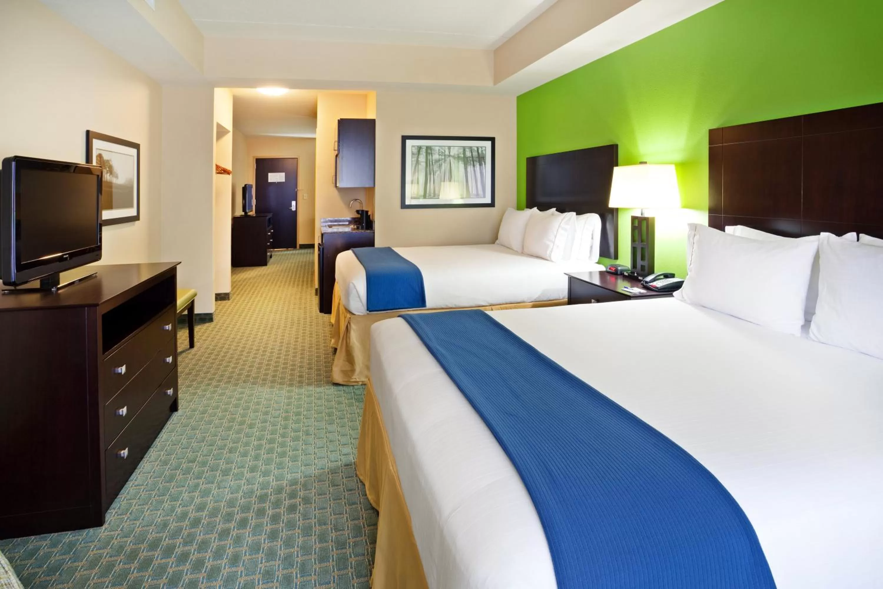 Two-Queen Executive Suite in Holiday Inn Express Hotel & Suites Newport South, an IHG Hotel
