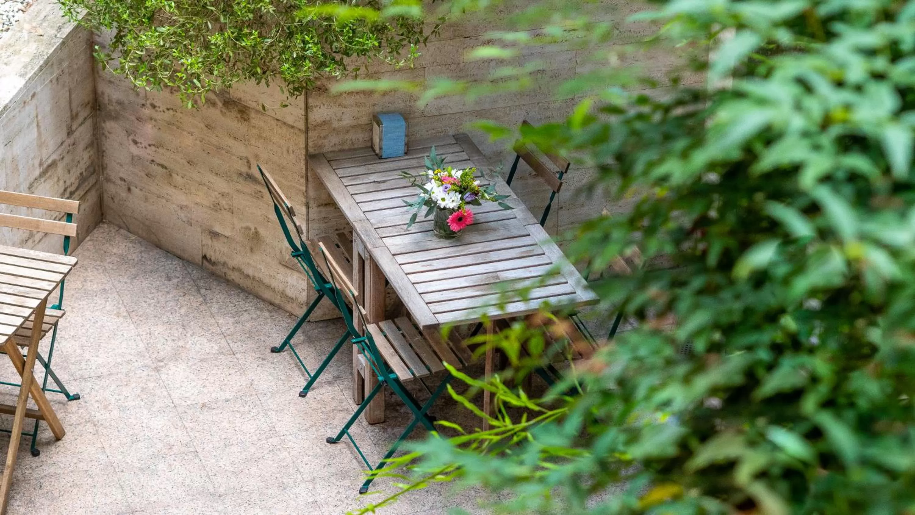 Restaurant/places to eat in Vilana Hotel Boutique