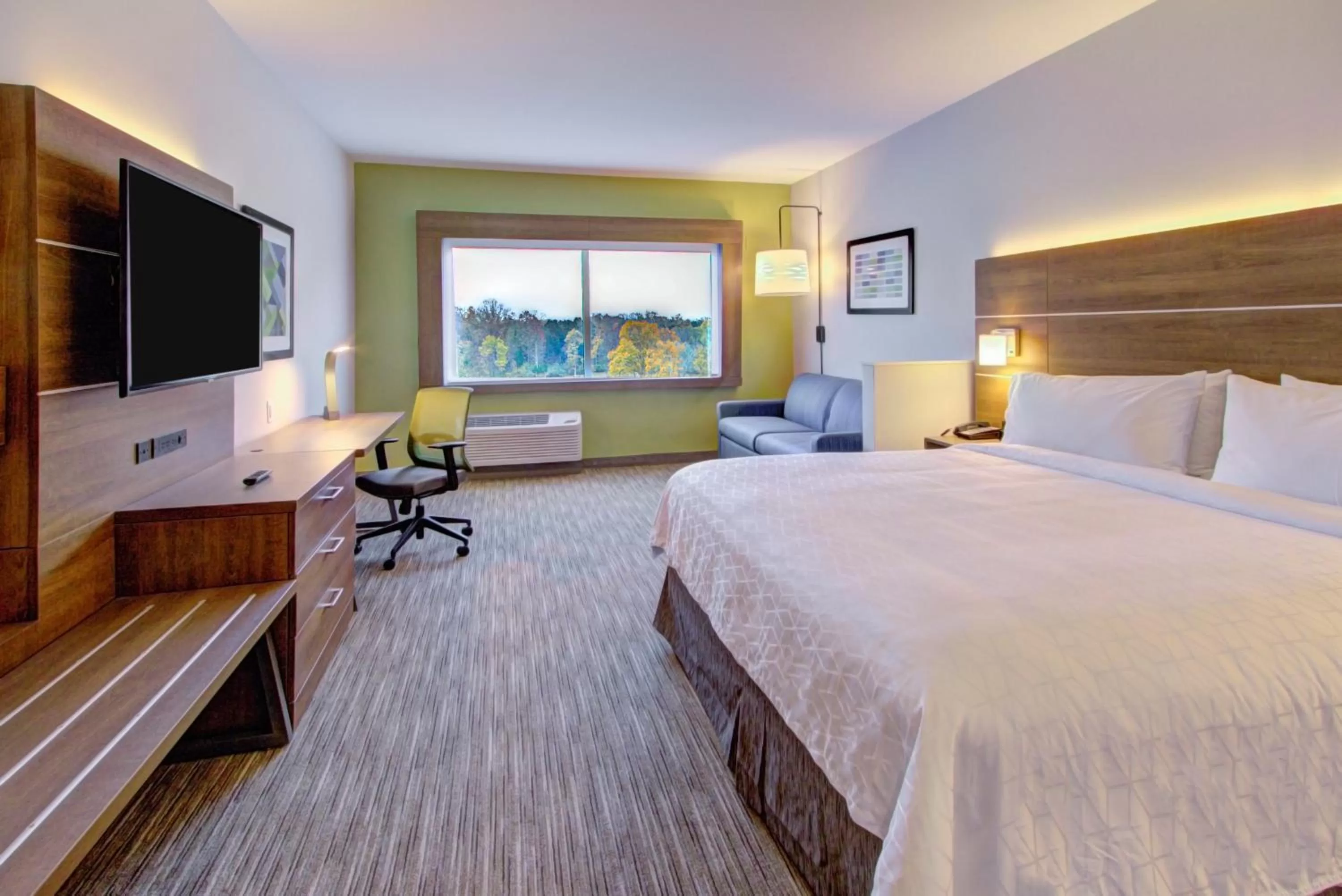 Bedroom, Bed in Holiday Inn Express & Suites Charlotte Southwest by IHG