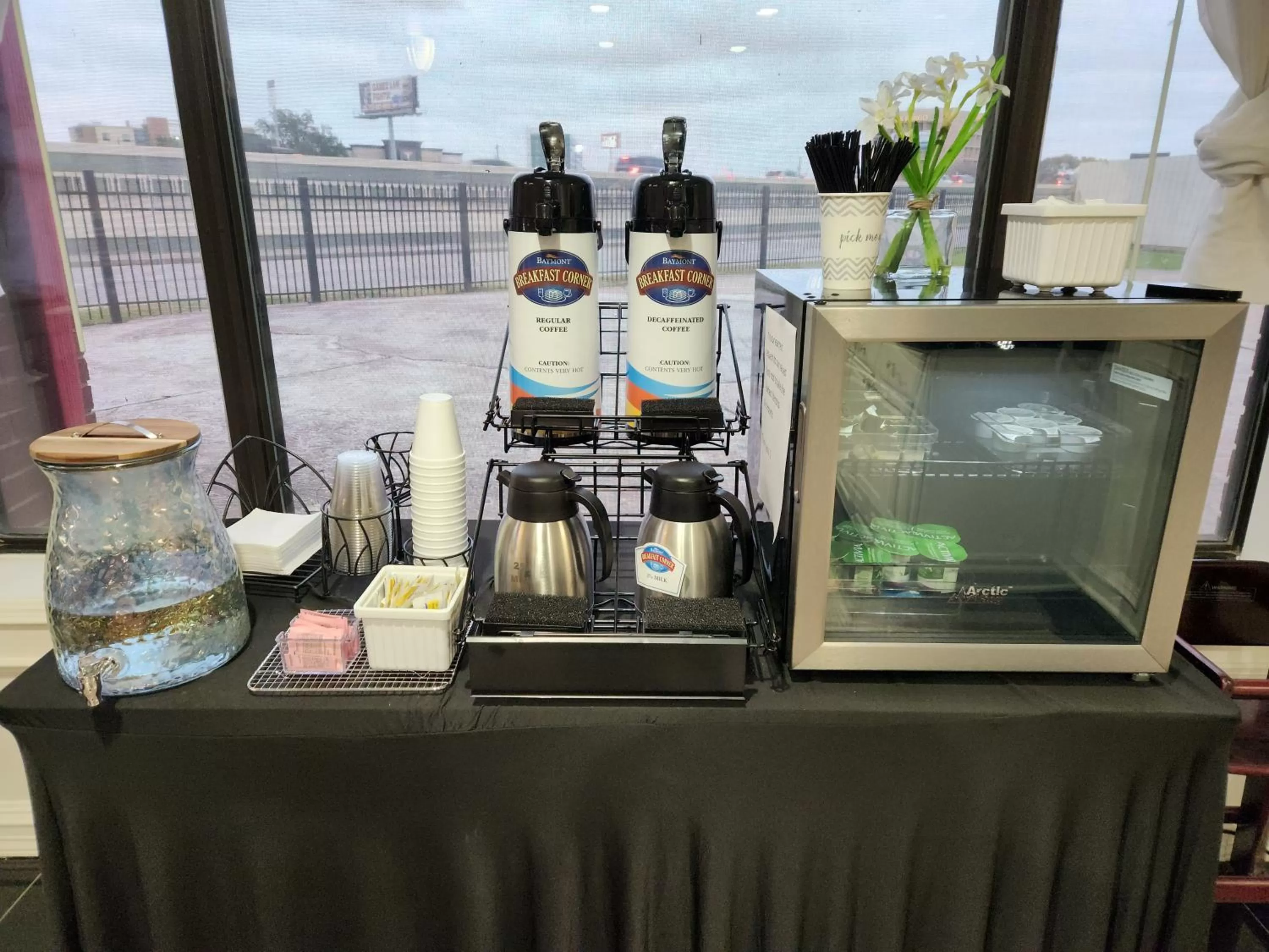 Coffee/tea facilities in Baymont by Wyndham Houston Brookhollow