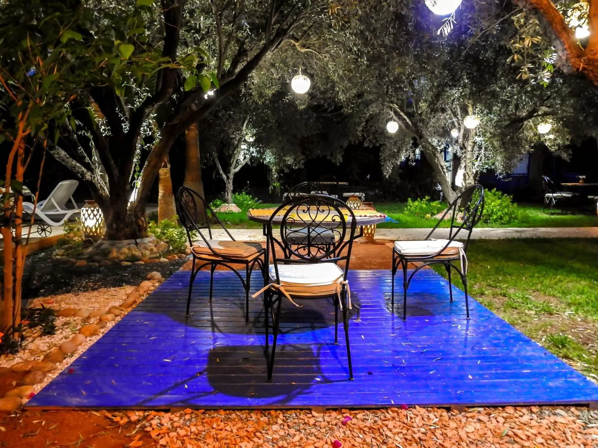 Seating area in Le Bleu House