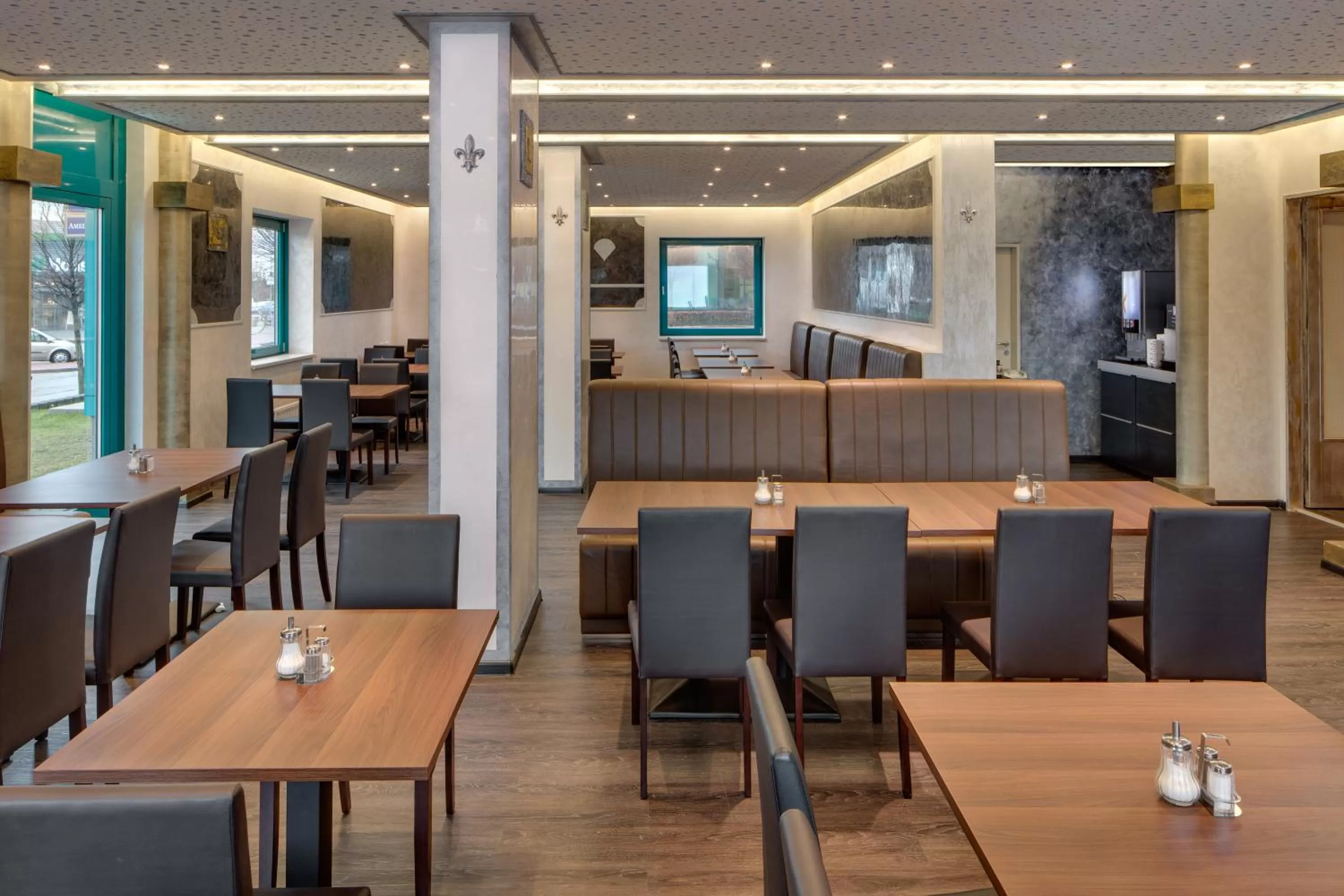 Restaurant/places to eat in Amedia Express Prague, Trademark Collection by Wyndham