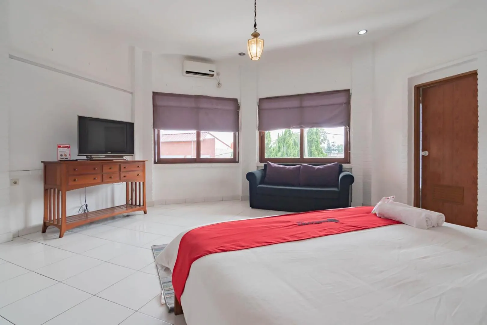 Bedroom in RedDoorz Plus near Dago Pakar