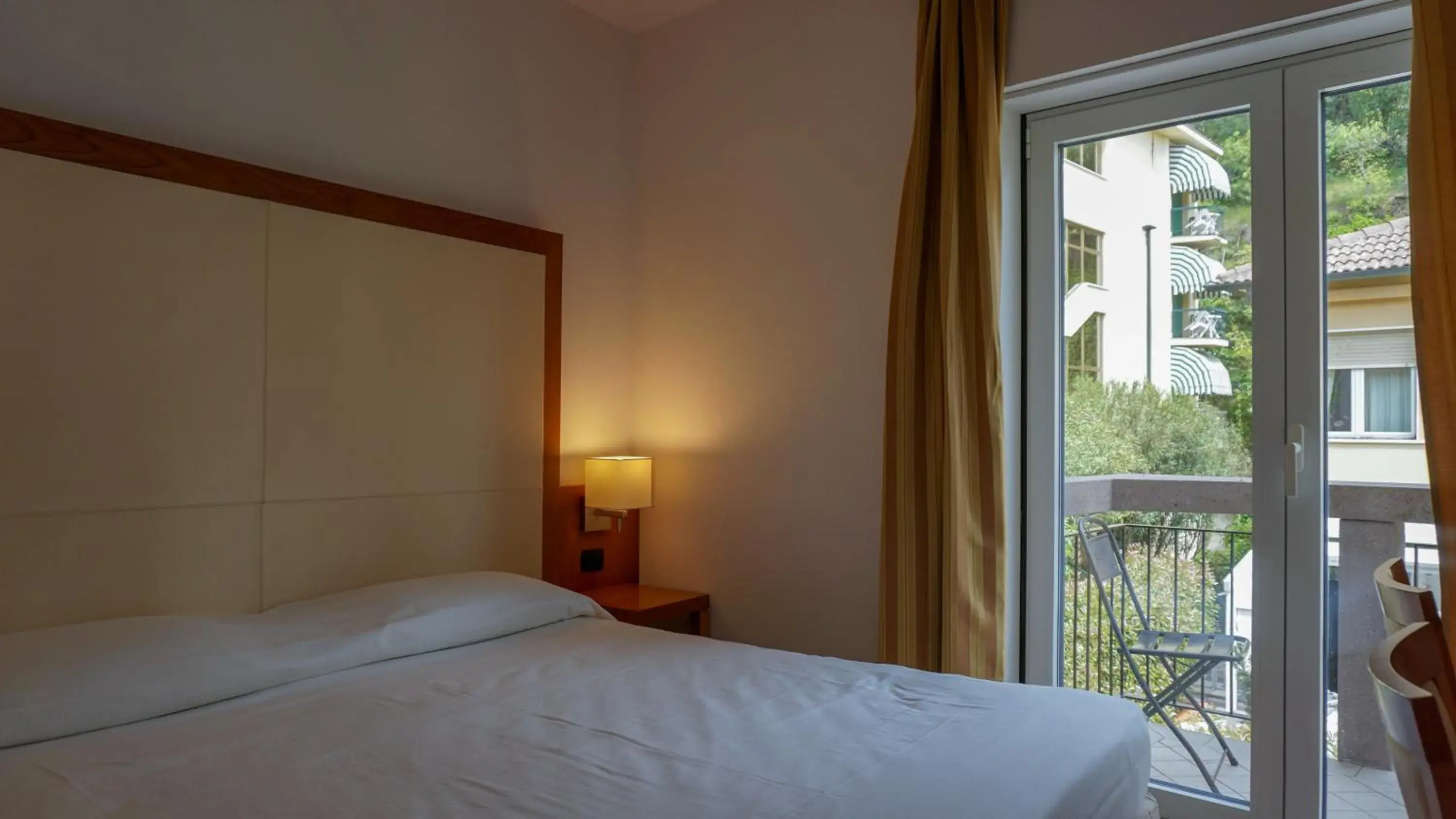 Deluxe Double or Twin Room with City View in Hotel Mavino Deluxe Double or Twin Room with City View in Hotel Mavino