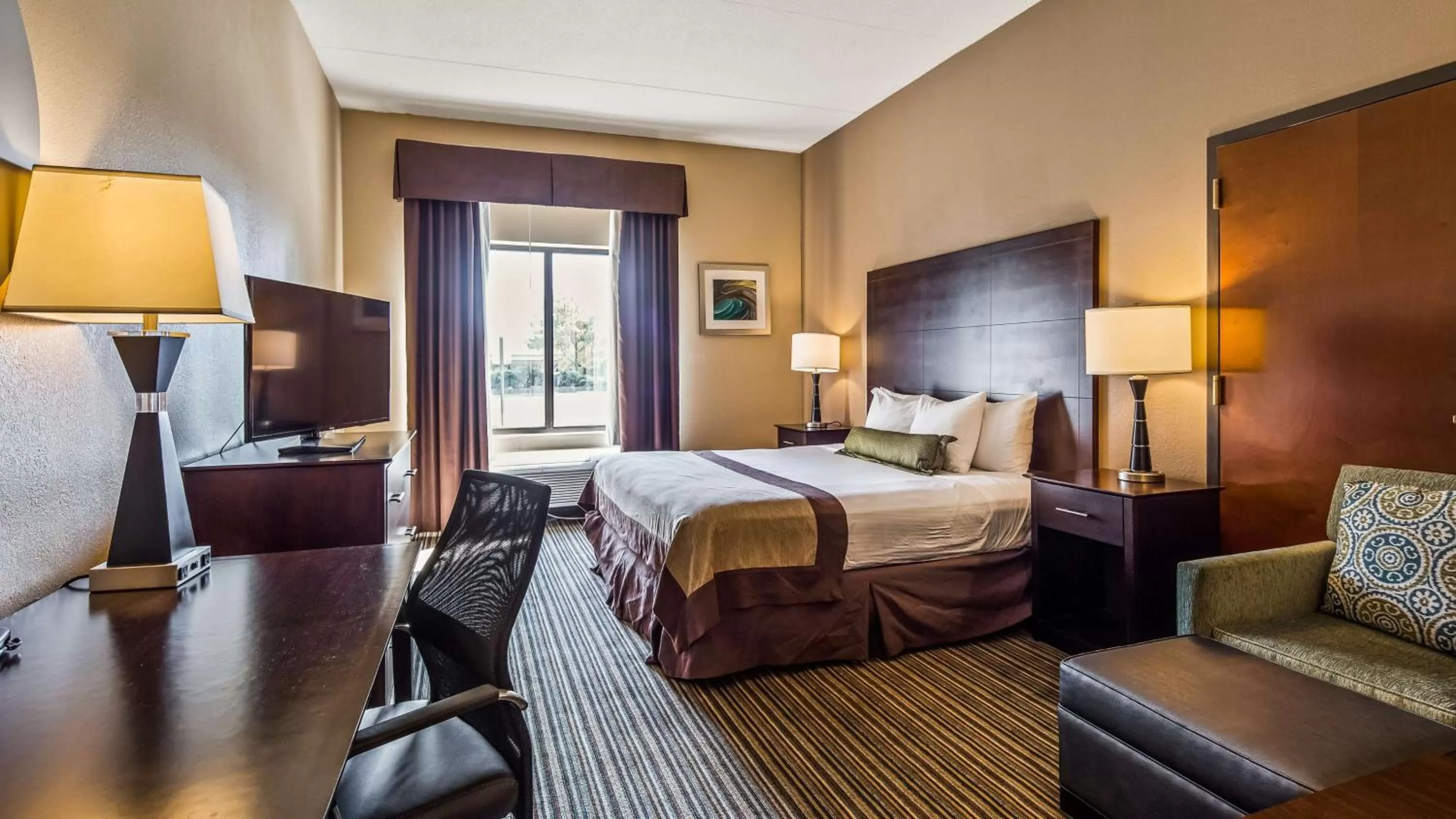 King Room with Roll-In Shower - Disability Access in Best Western Plus Harrisburg East Inn & Suites