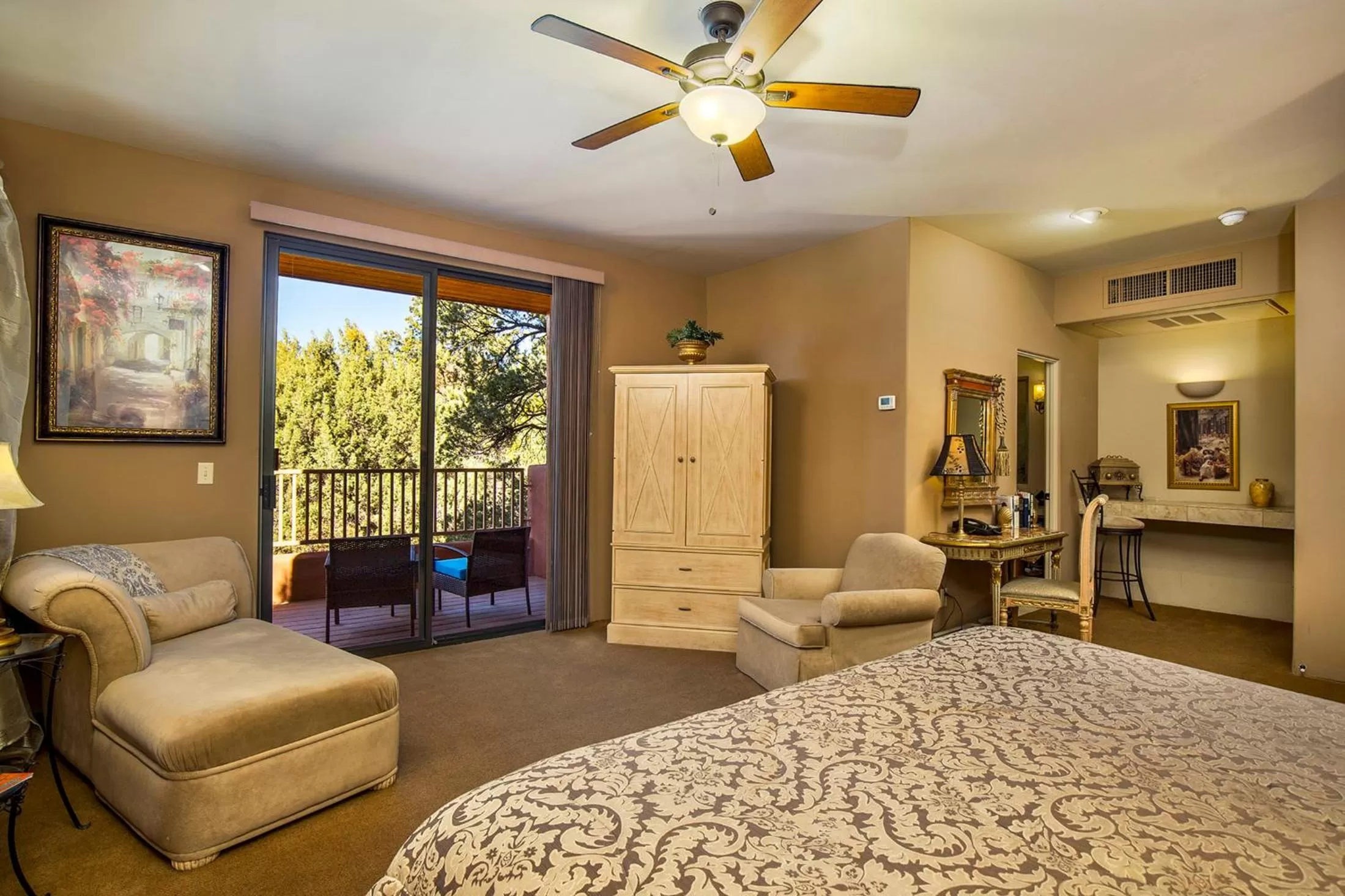 Photo of the whole room in Alma De Sedona Inn B&B