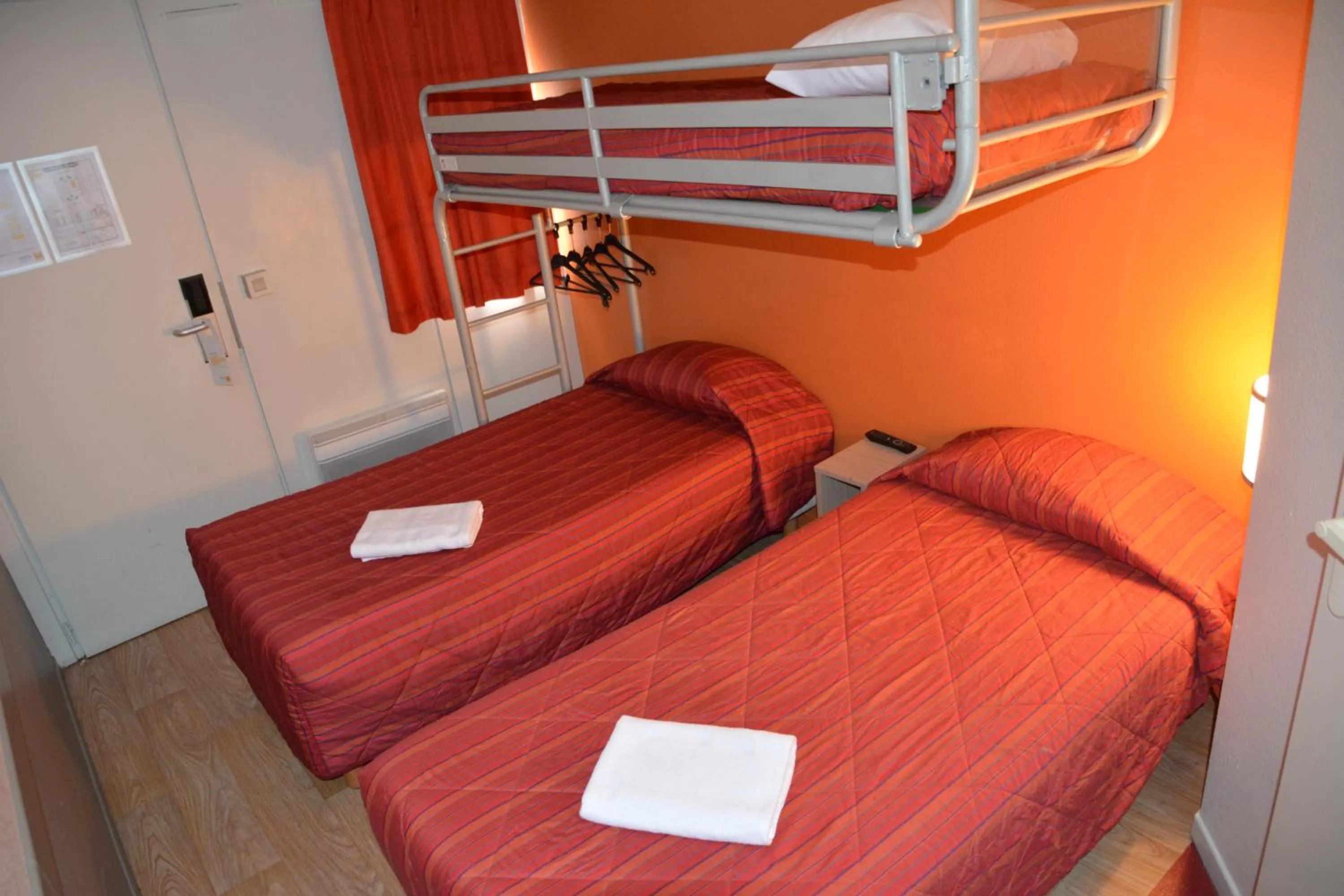 Bedroom, Bed in Premiere Classe Biarritz