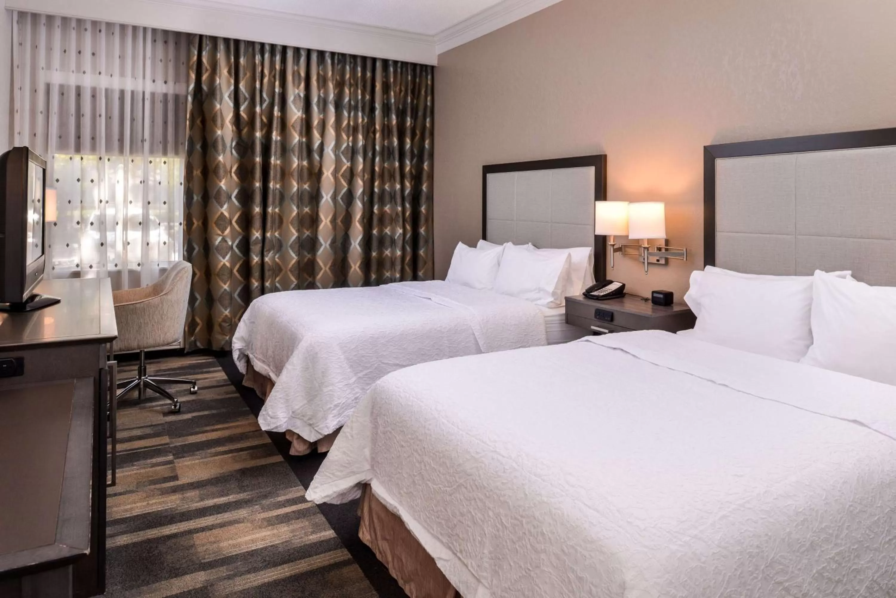 Bedroom, Bed in Hampton Inn Fort Lauderdale Plantation