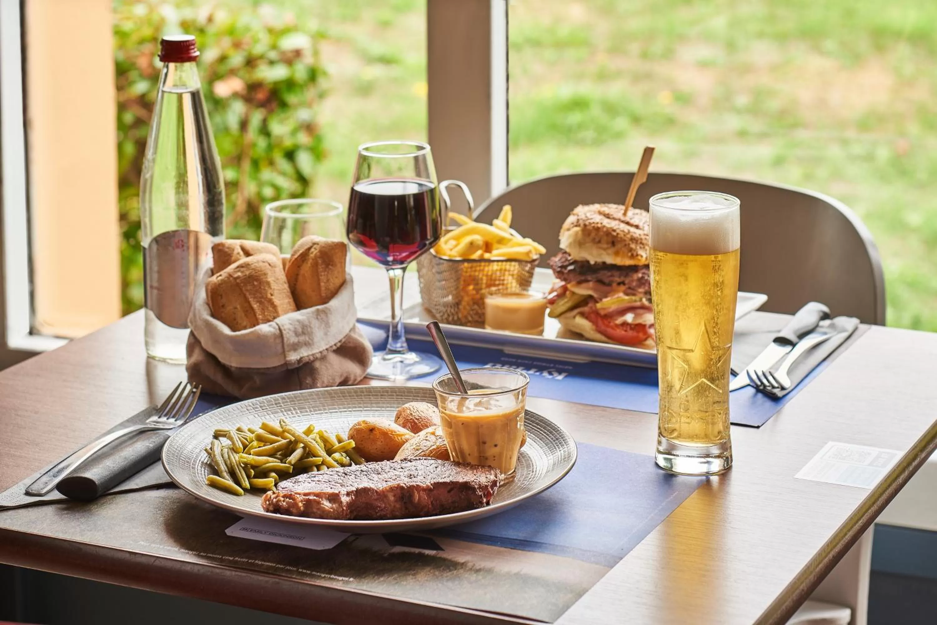 Food and drinks in Kyriad Caen Nord - Hérouville-Saint-Clair