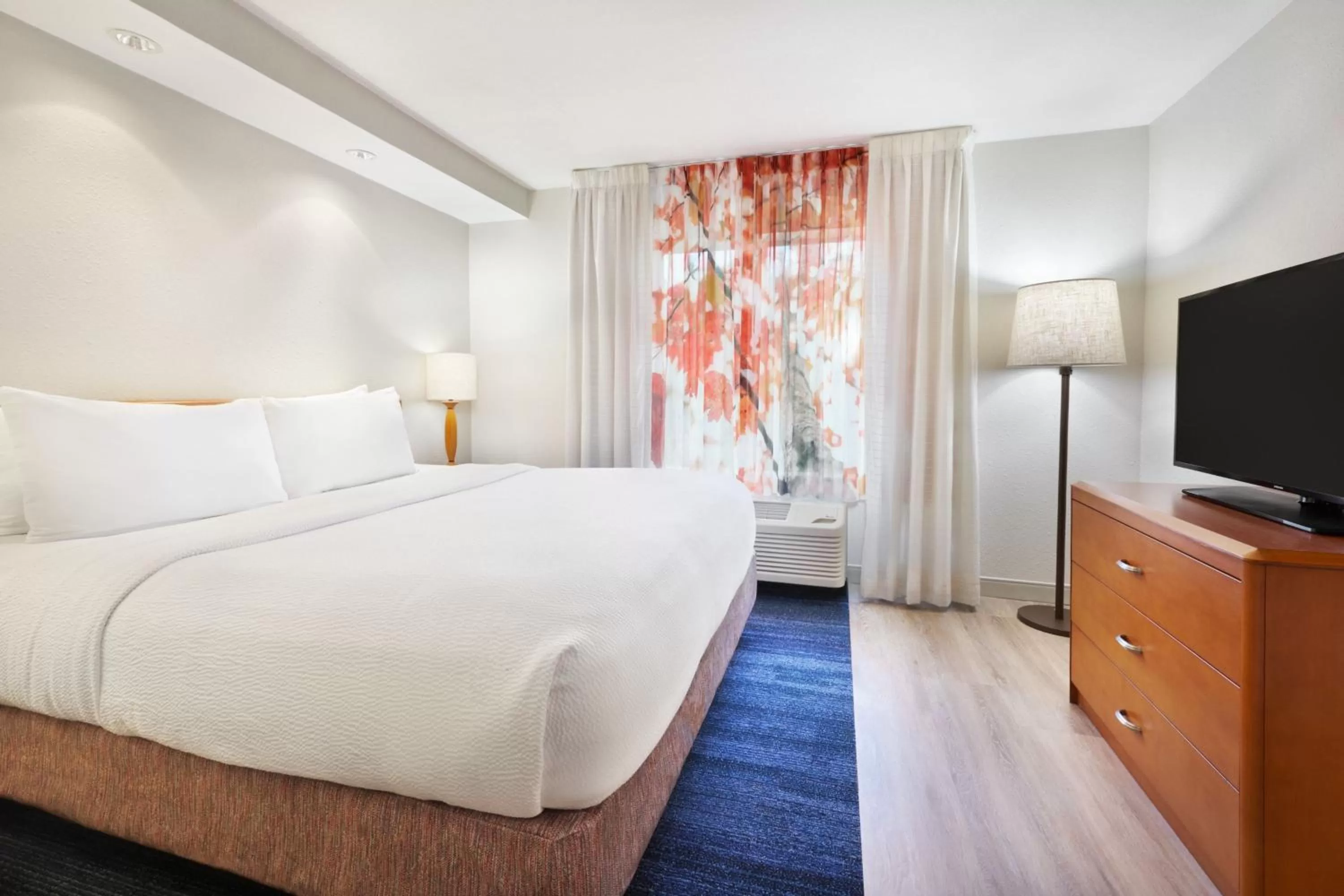 Living room, Bed in Fairfield Inn & Suites By Marriott Hinesville Fort Stewart