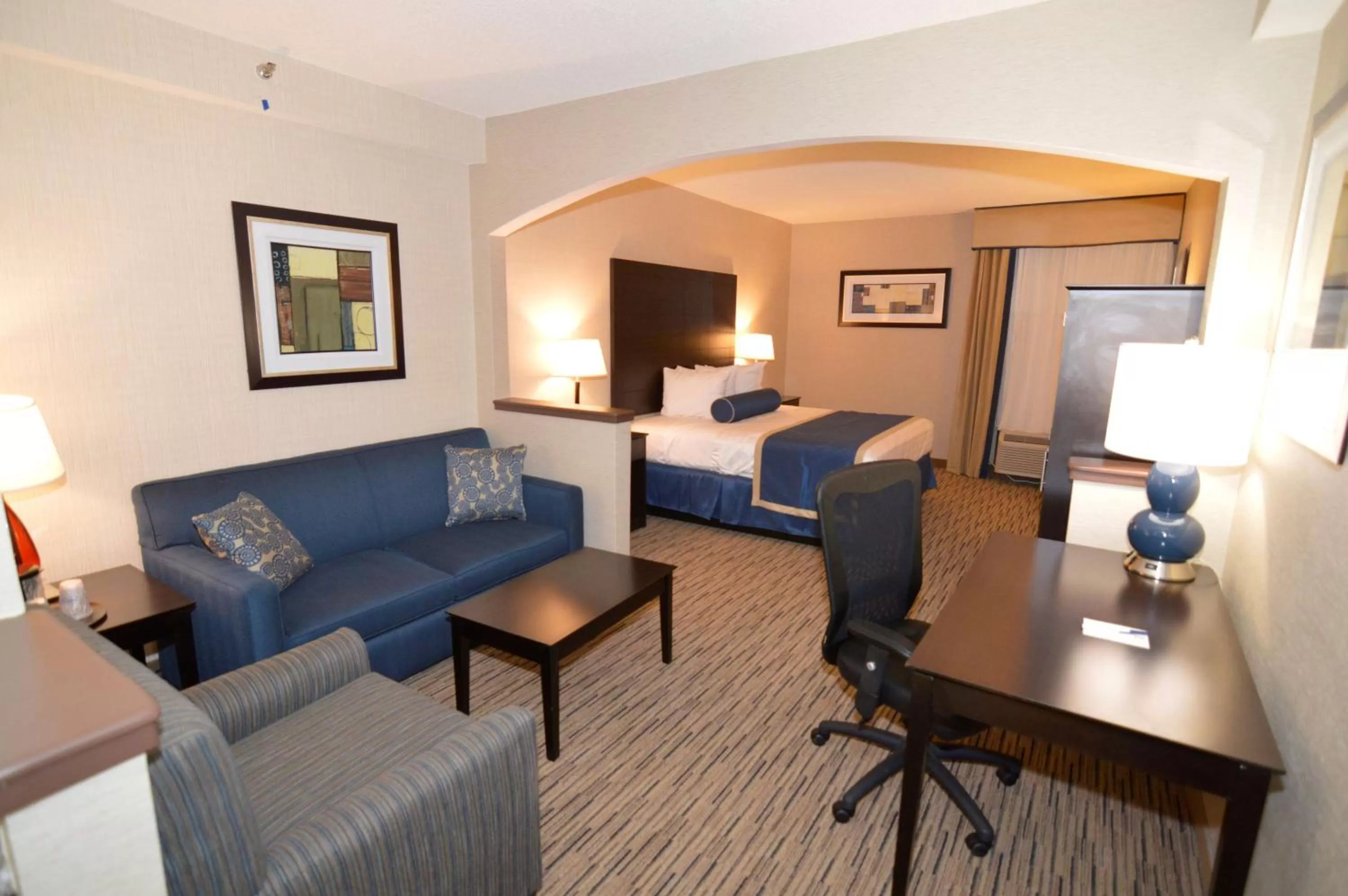 King Suite with Kitchenette - Non-Smoking in Best Western New Albany