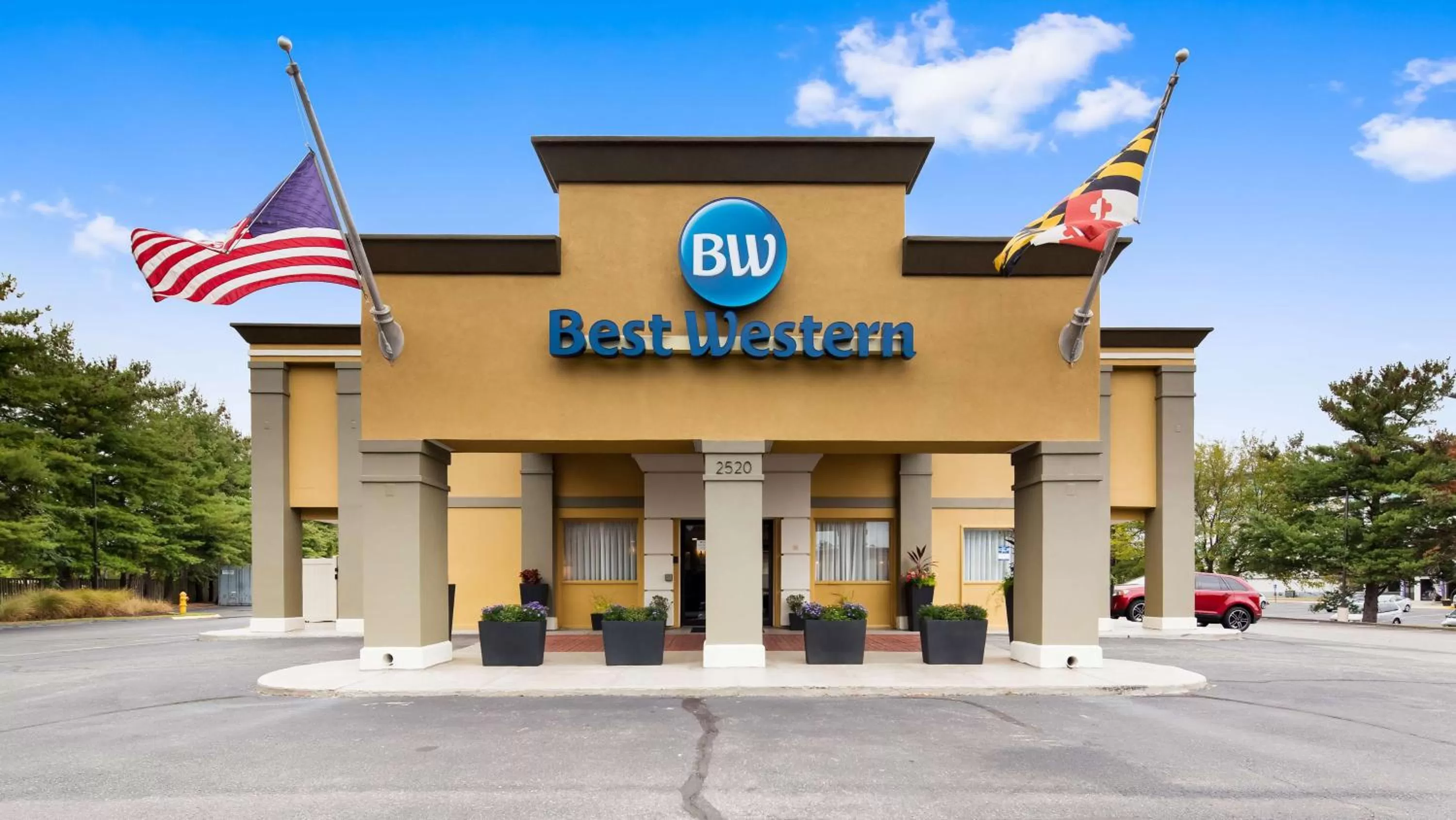 Property building in Best Western Annapolis