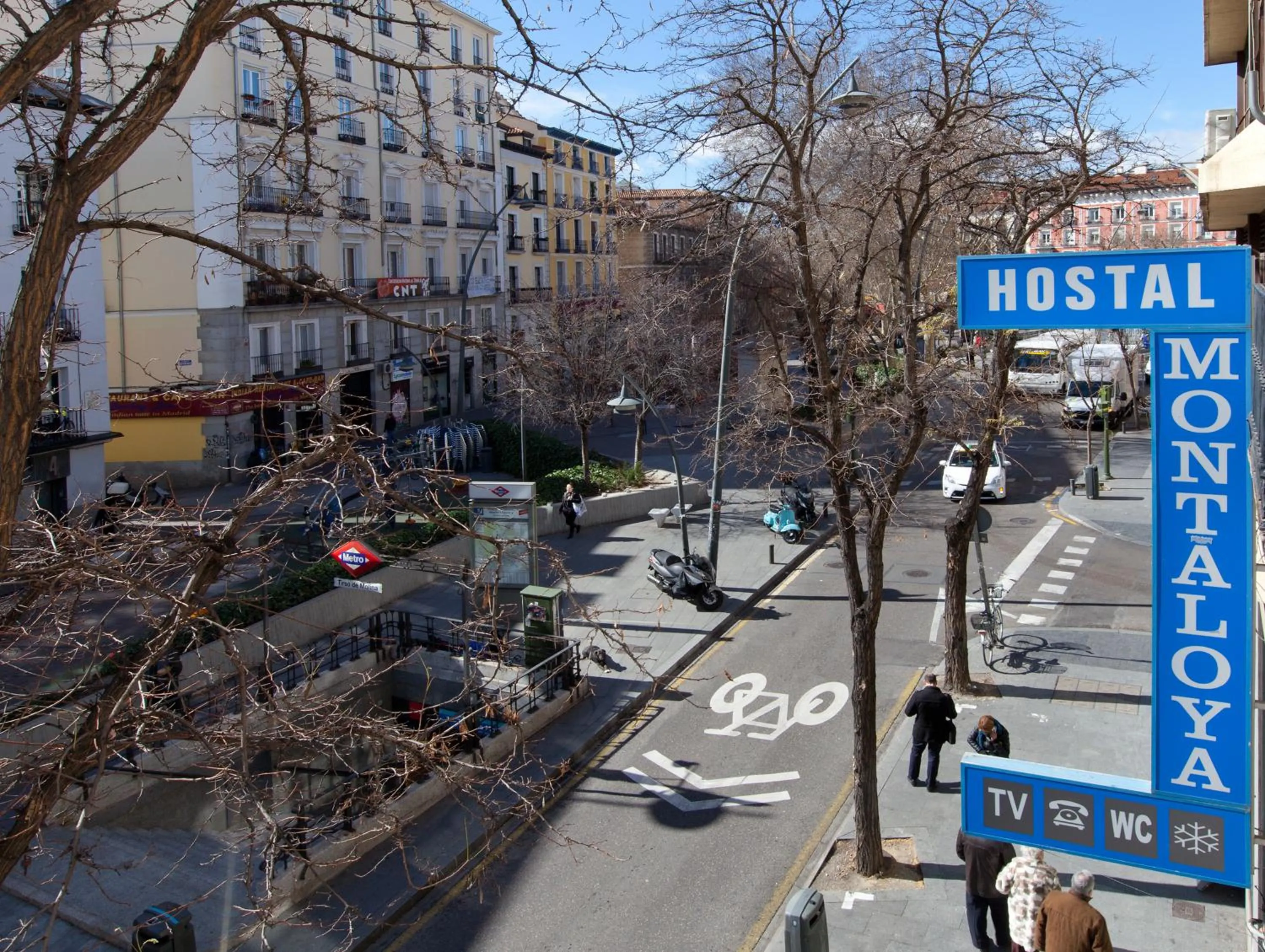 Facade/entrance in Hostal Montaloya