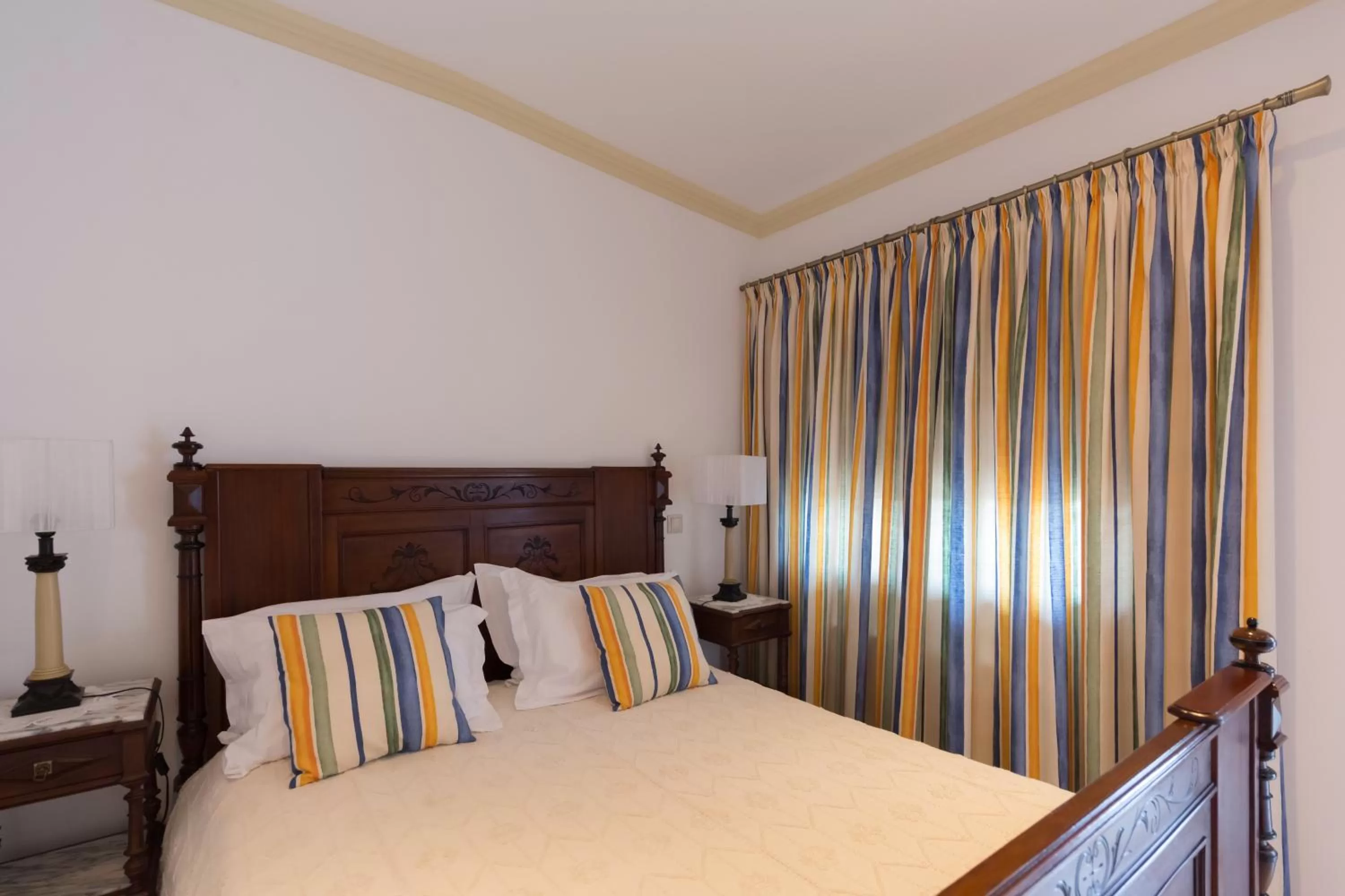 Decorative detail, Bed in Casa de São Domingos