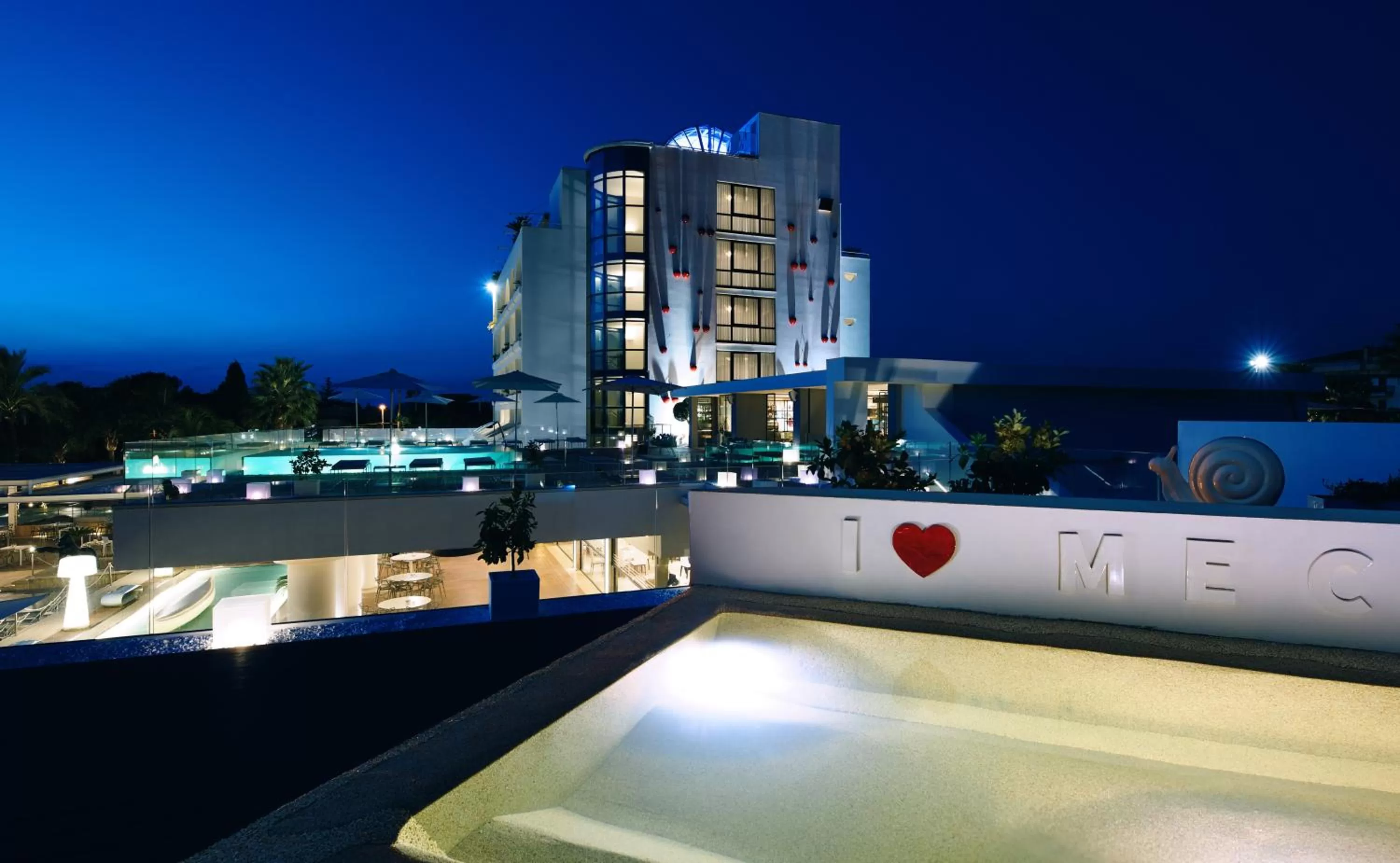 Swimming pool in Mec Paestum Hotel