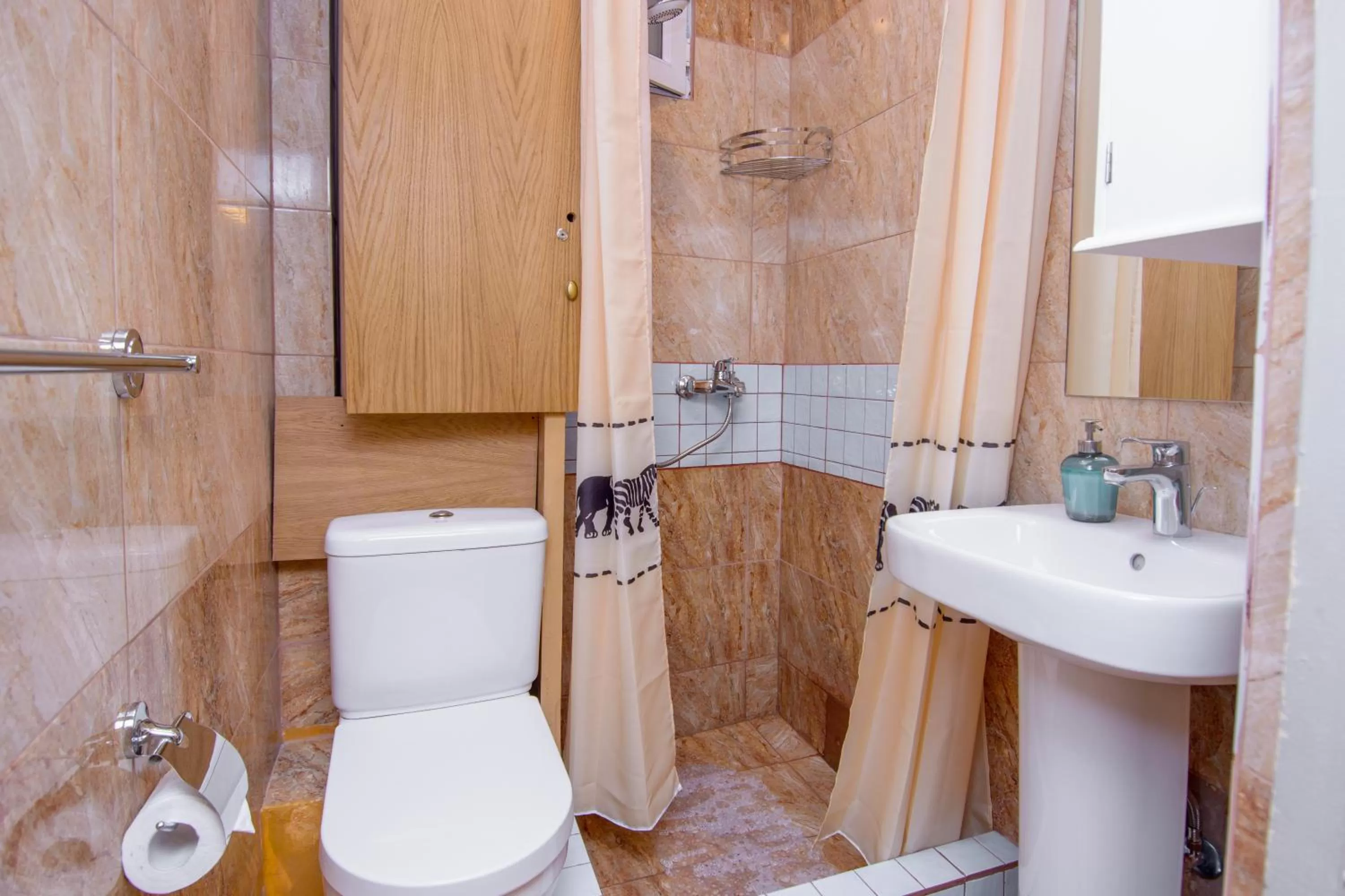 Shower, Bathroom in Kindli Hotel