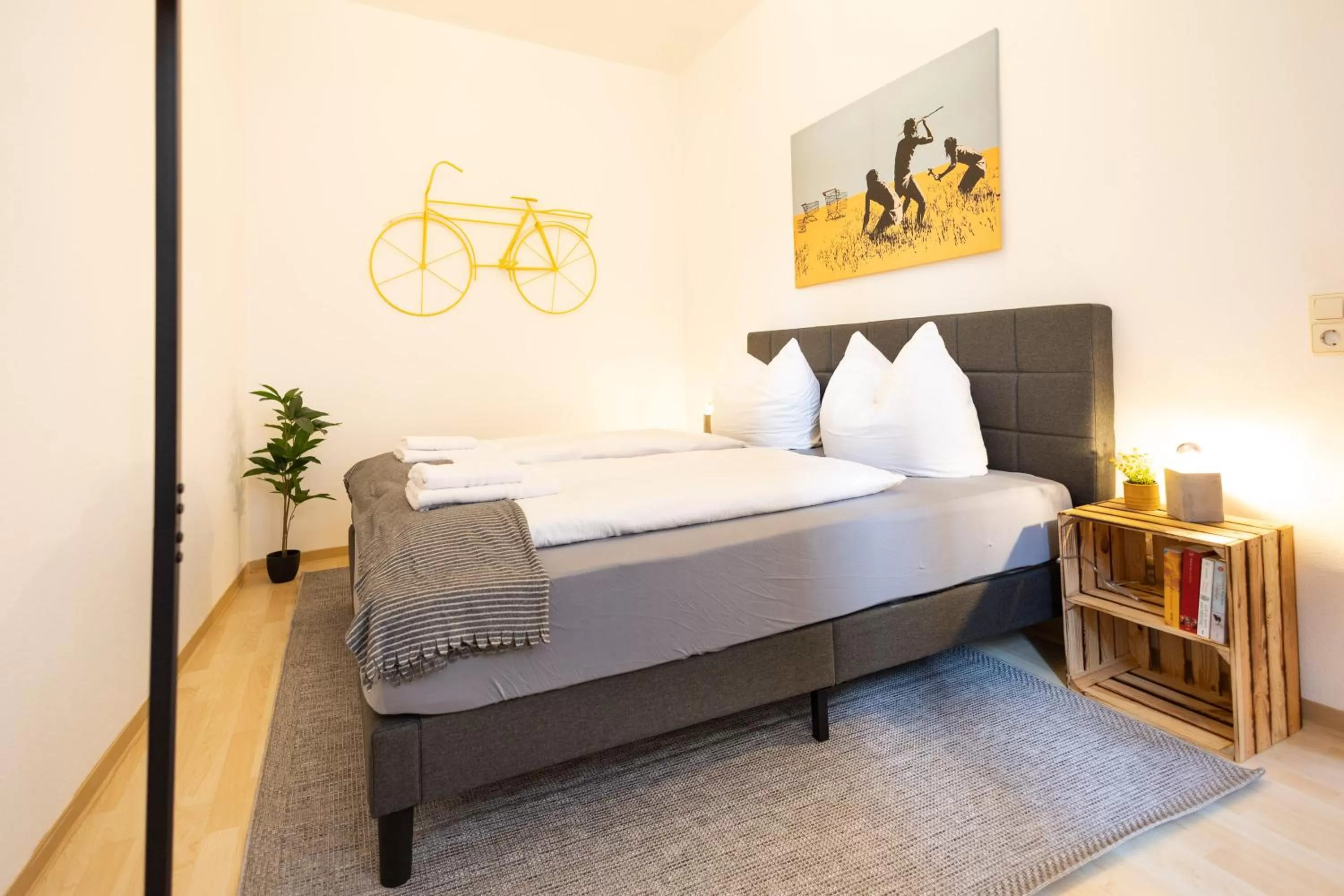 Bed in Ko-Living Space an der Oper - Street Art Design Apartments