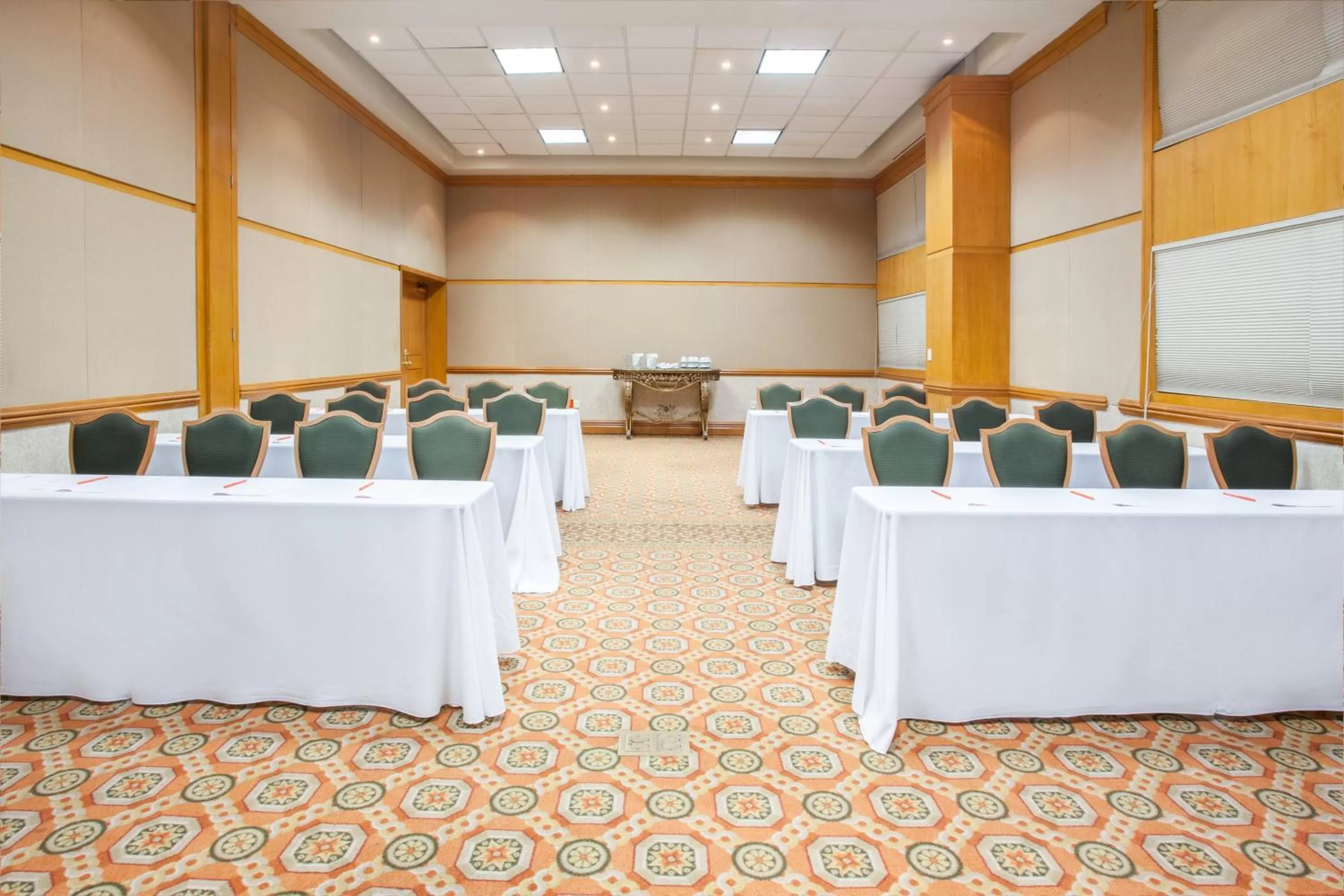 Meeting/conference room in Crowne Plaza Torreon by IHG