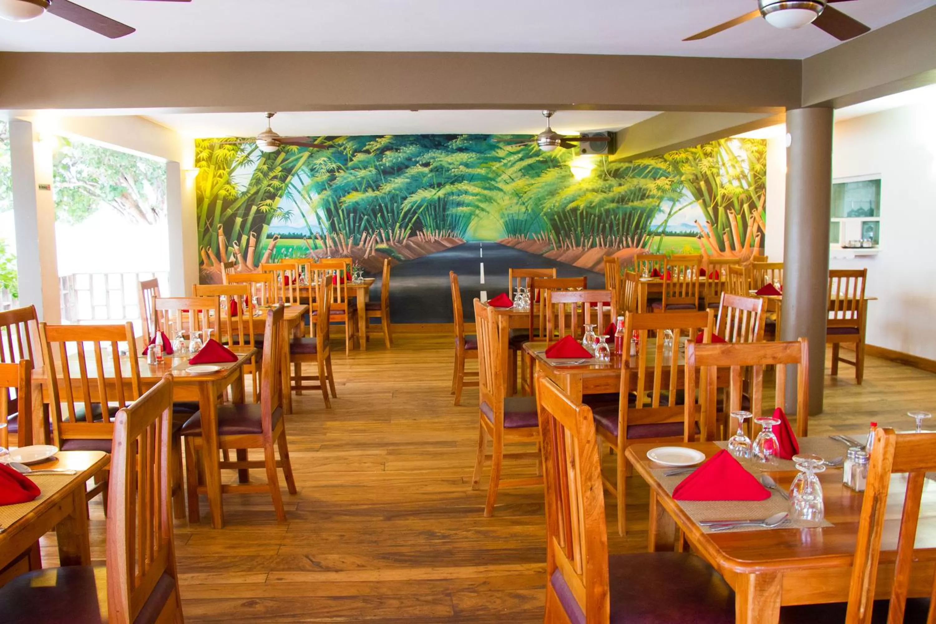 Restaurant/places to eat in Travellers Beach Resort