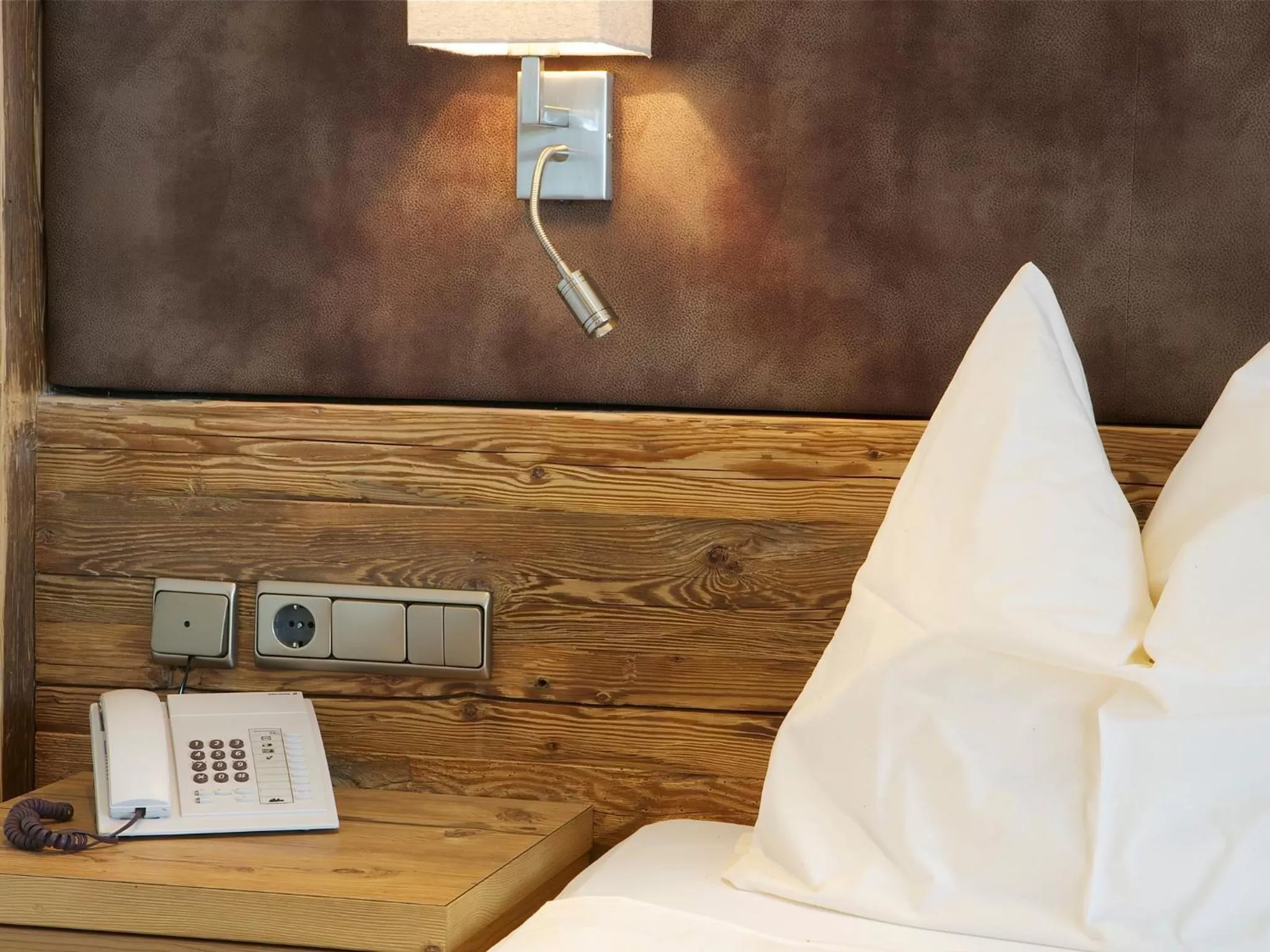 Bed, Bathroom in Hotel Alexander