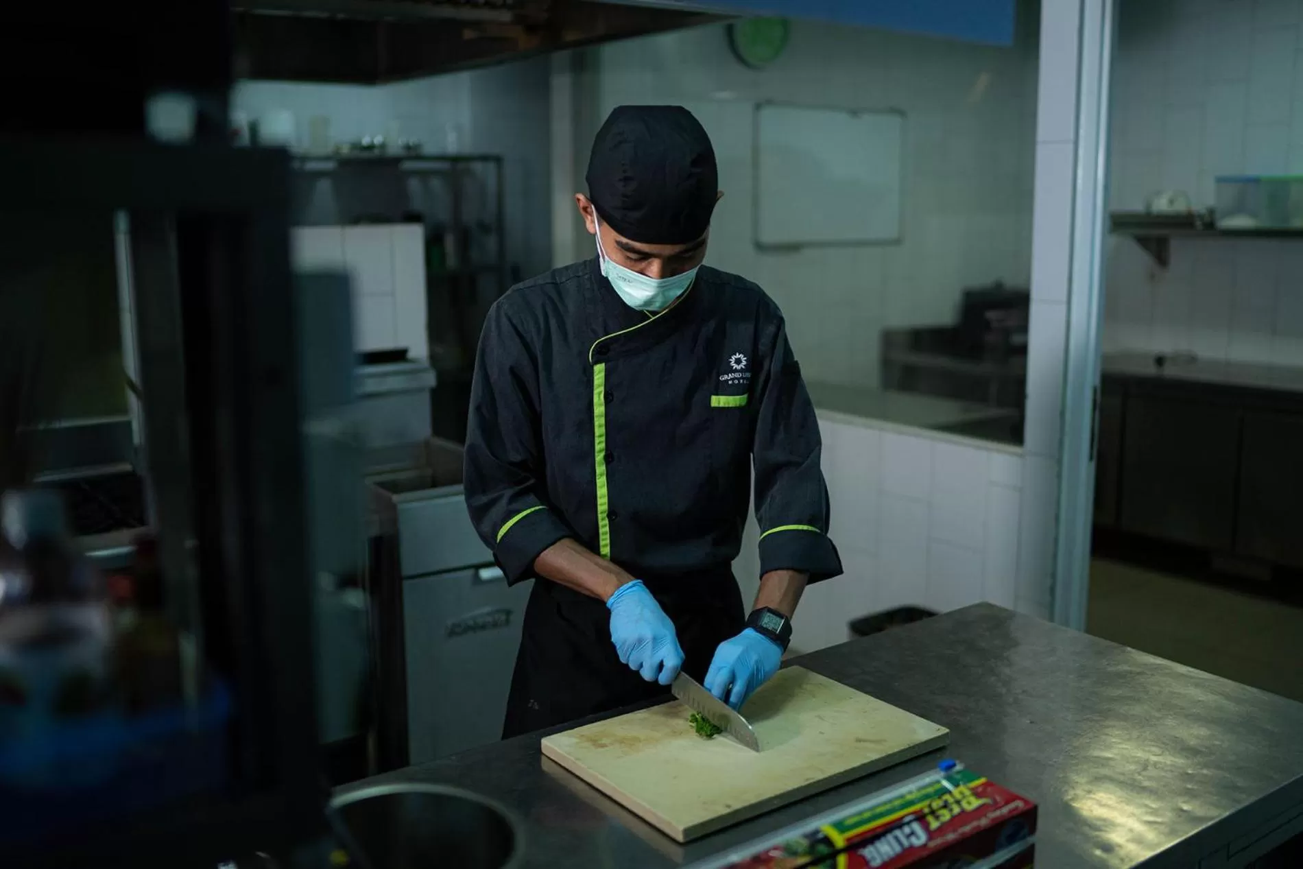 Kitchen or kitchenette in Grand Livio Kuta Hotel