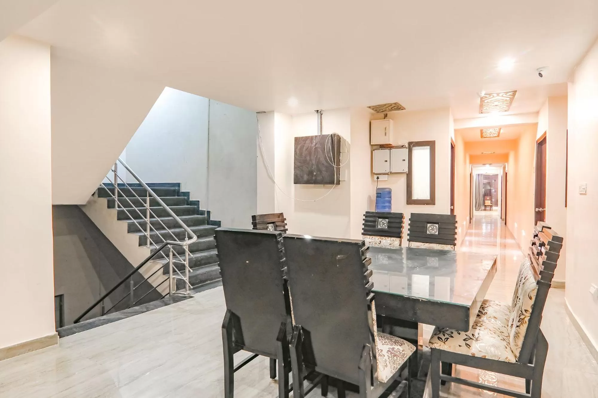 Dining area, Kitchen/Kitchenette in FabHotel Silver Stone Inn
