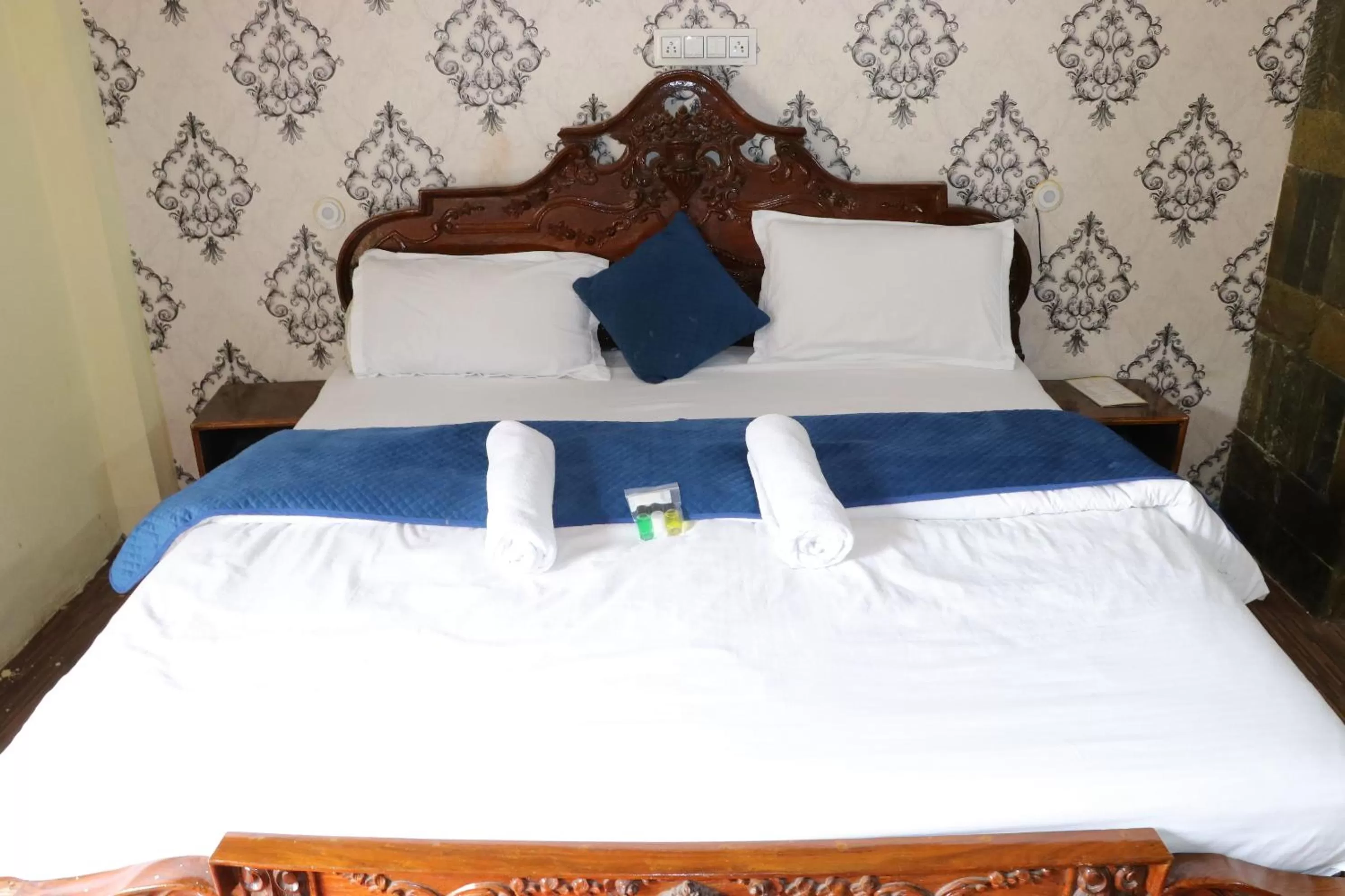 Bed in The Maurvi Inn