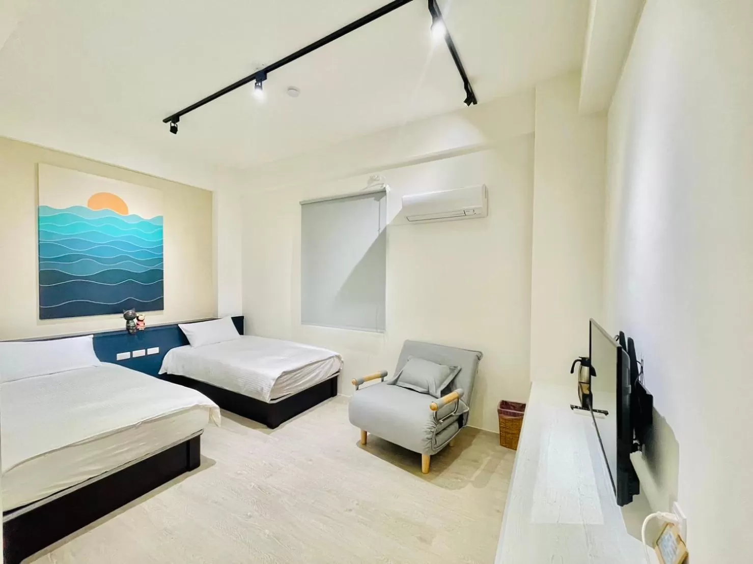 Photo of the whole room, Bed in Beachcastle & Sea View Villa