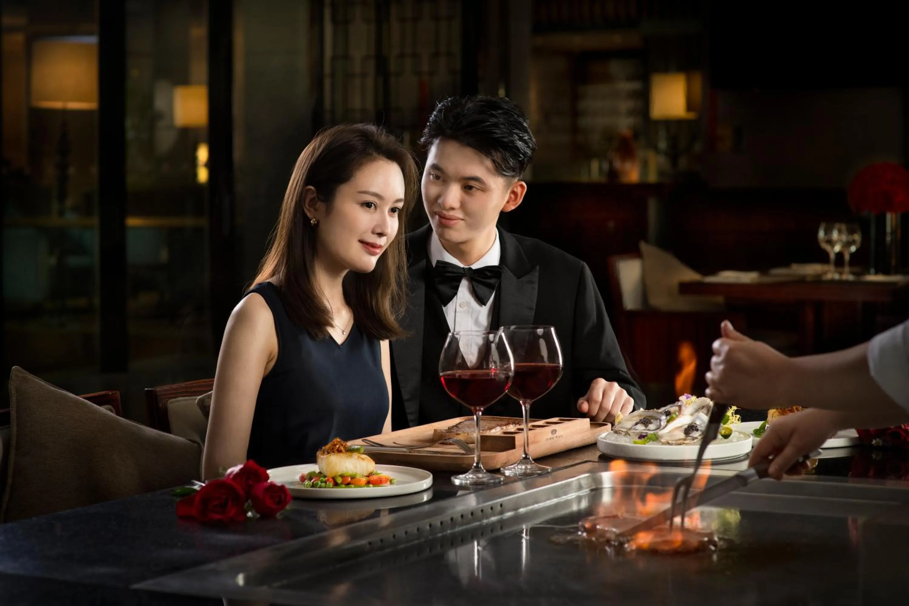 Restaurant/places to eat in Crowne Plaza Shenzhen Longgang City Centre by IHG